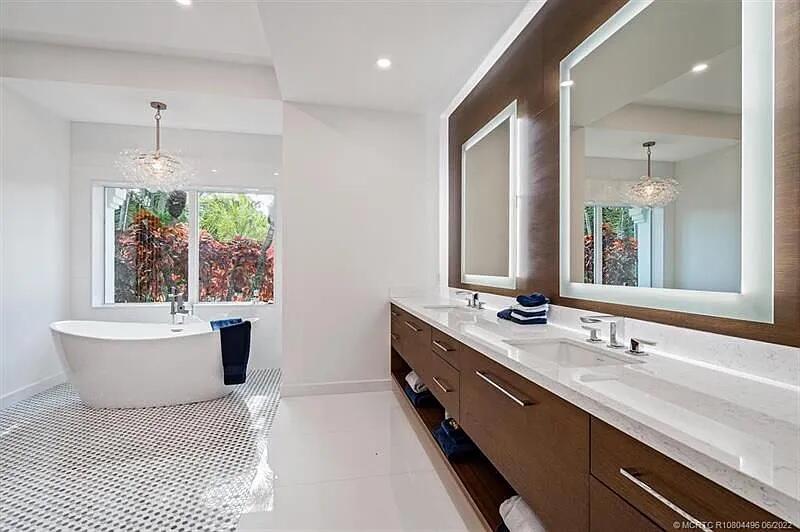2941 Lake, Singer Island FL 33404