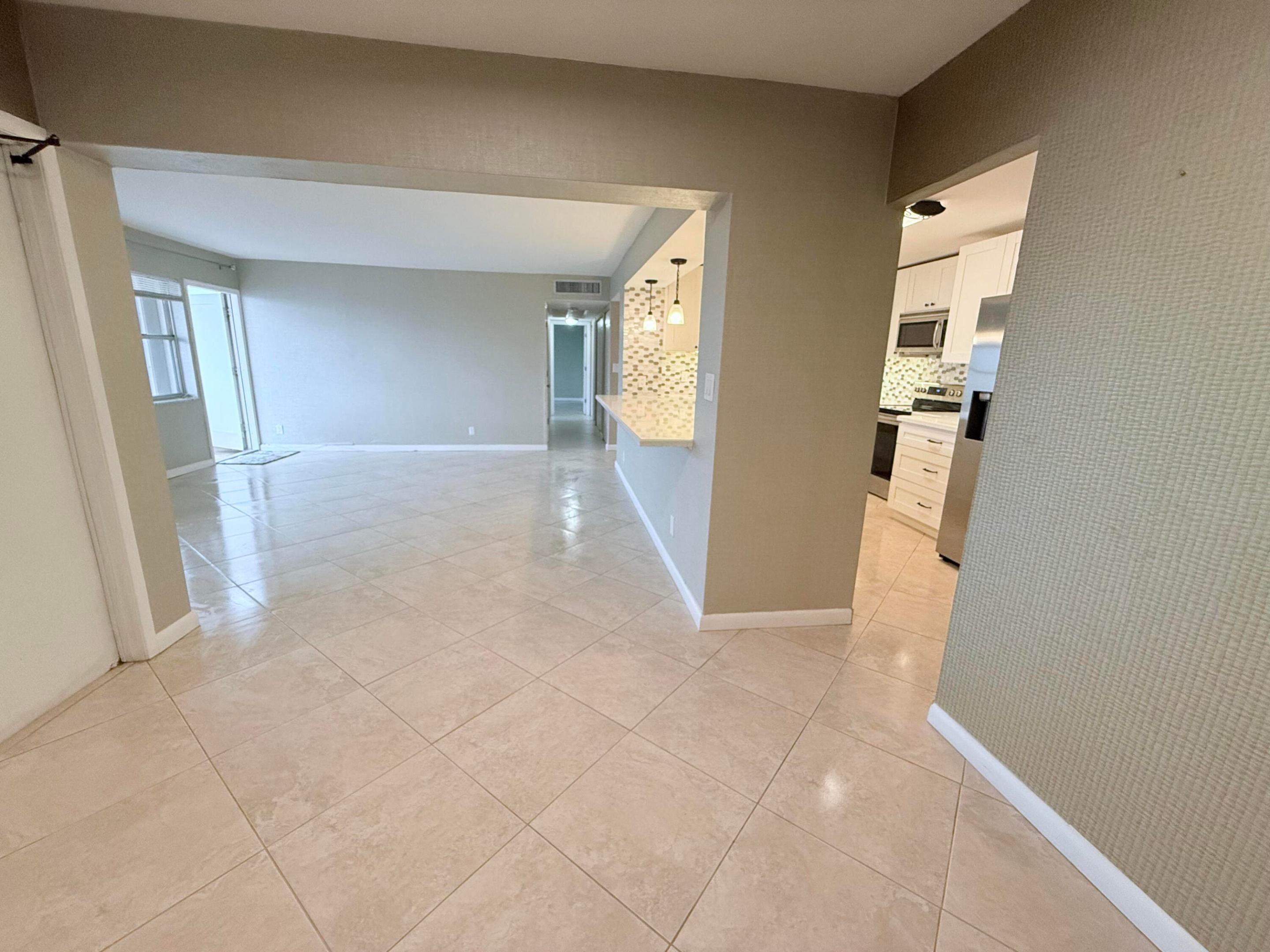401 Golden Isles #913, Hallandale Beach FL 33009