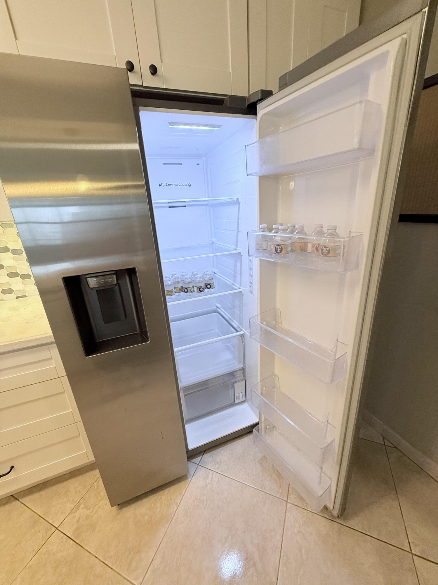 401 Golden Isles #913, Hallandale Beach FL 33009