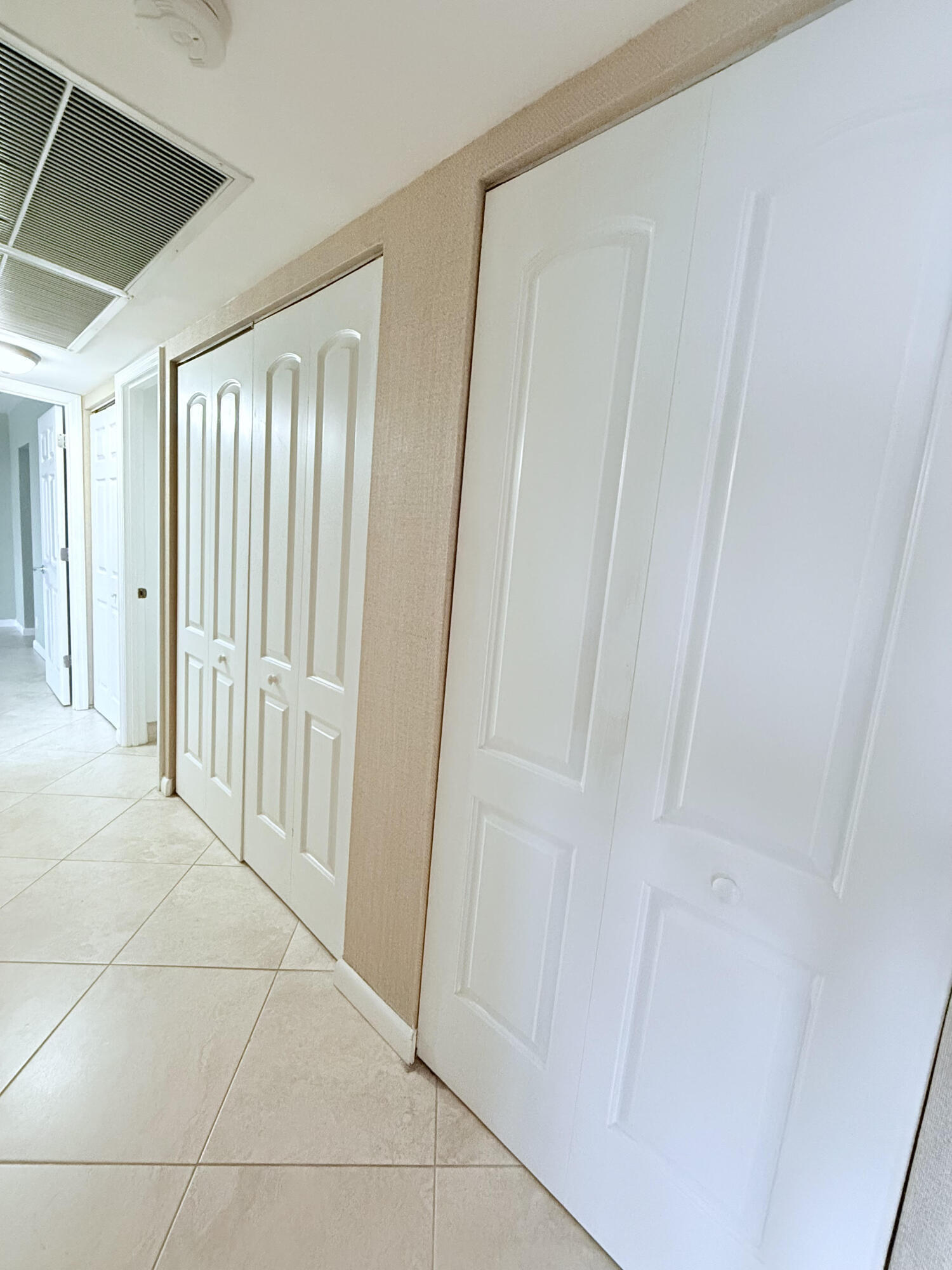 401 Golden Isles #913, Hallandale Beach FL 33009