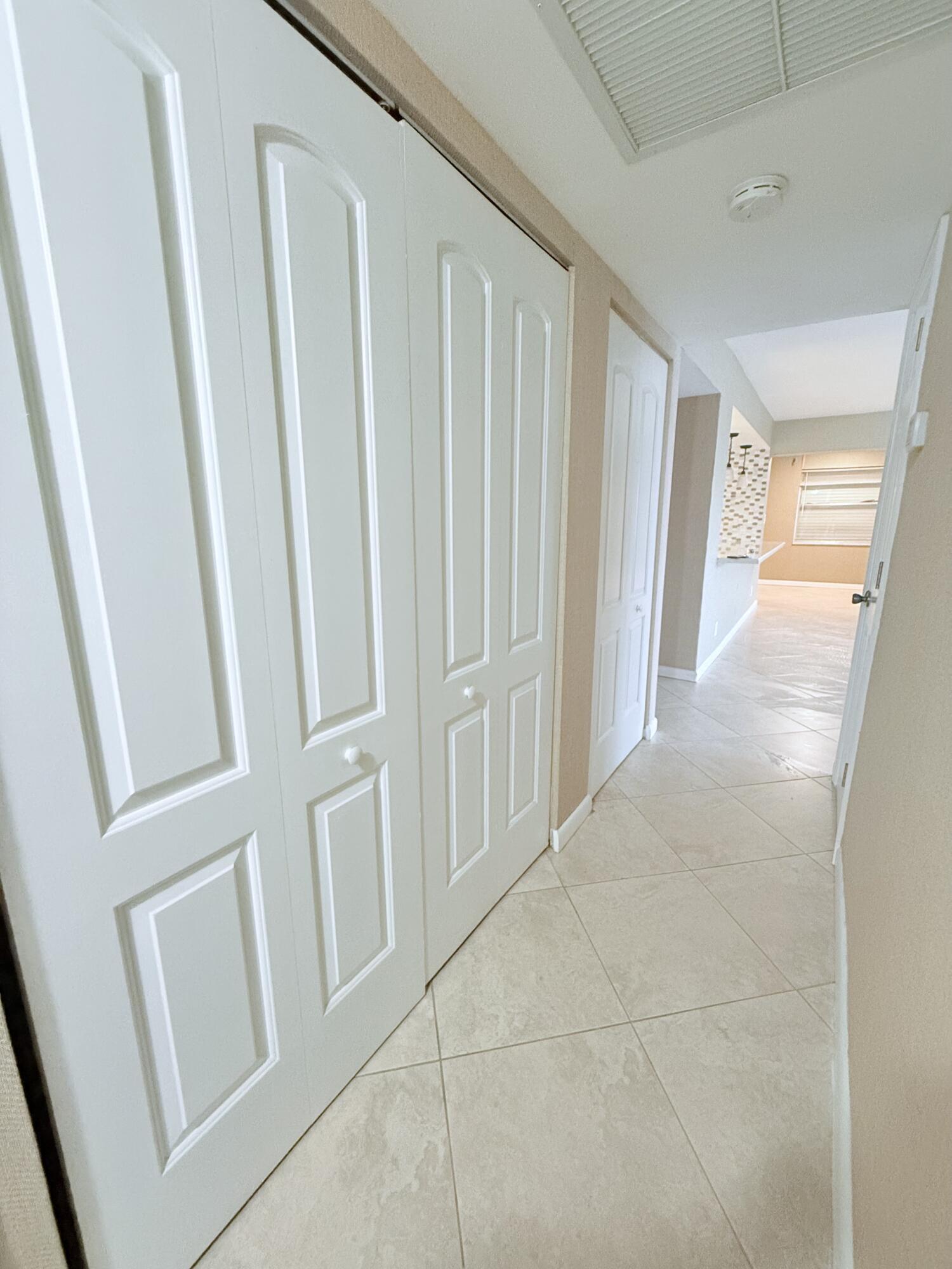 401 Golden Isles #913, Hallandale Beach FL 33009