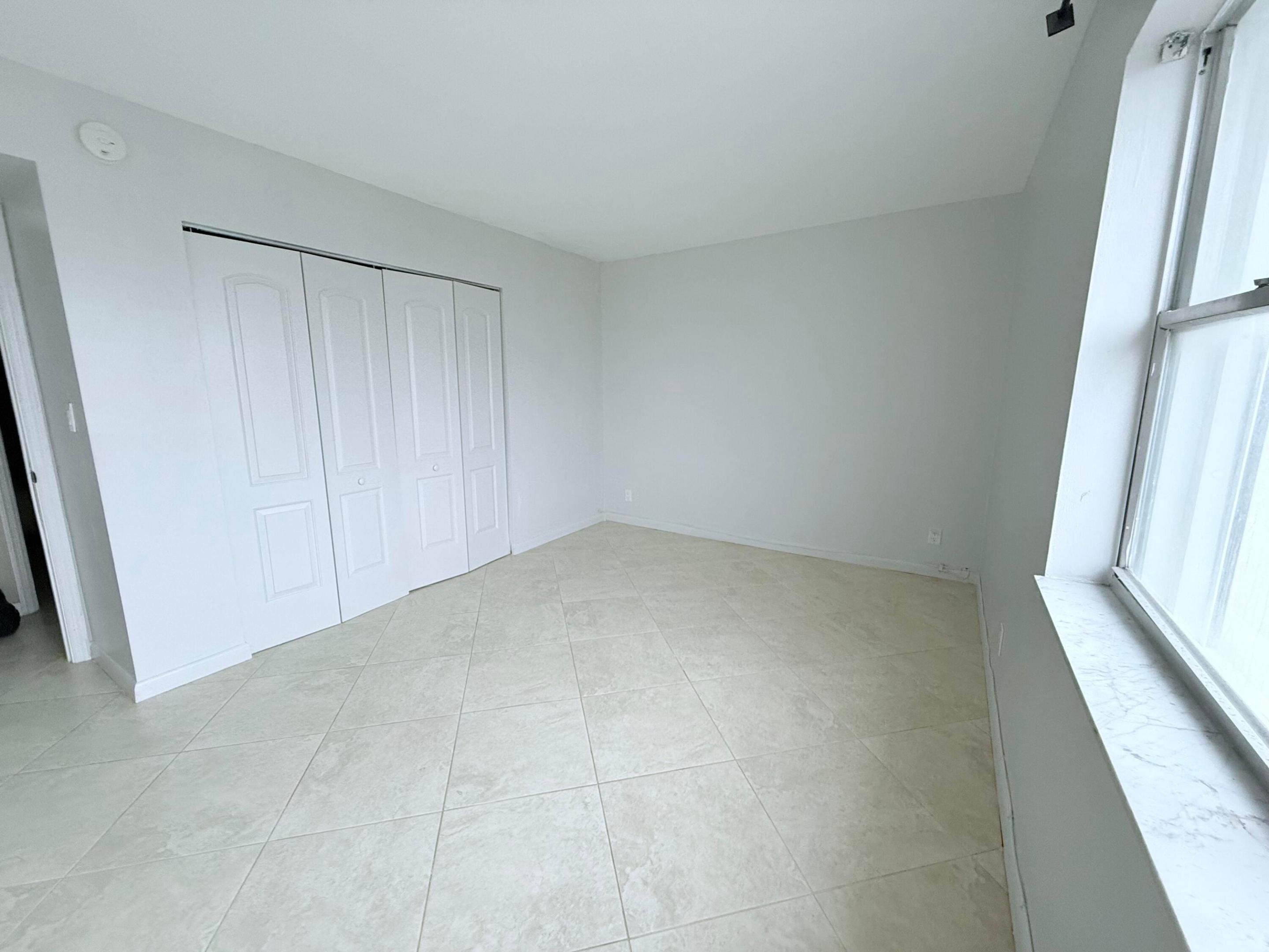 401 Golden Isles #913, Hallandale Beach FL 33009