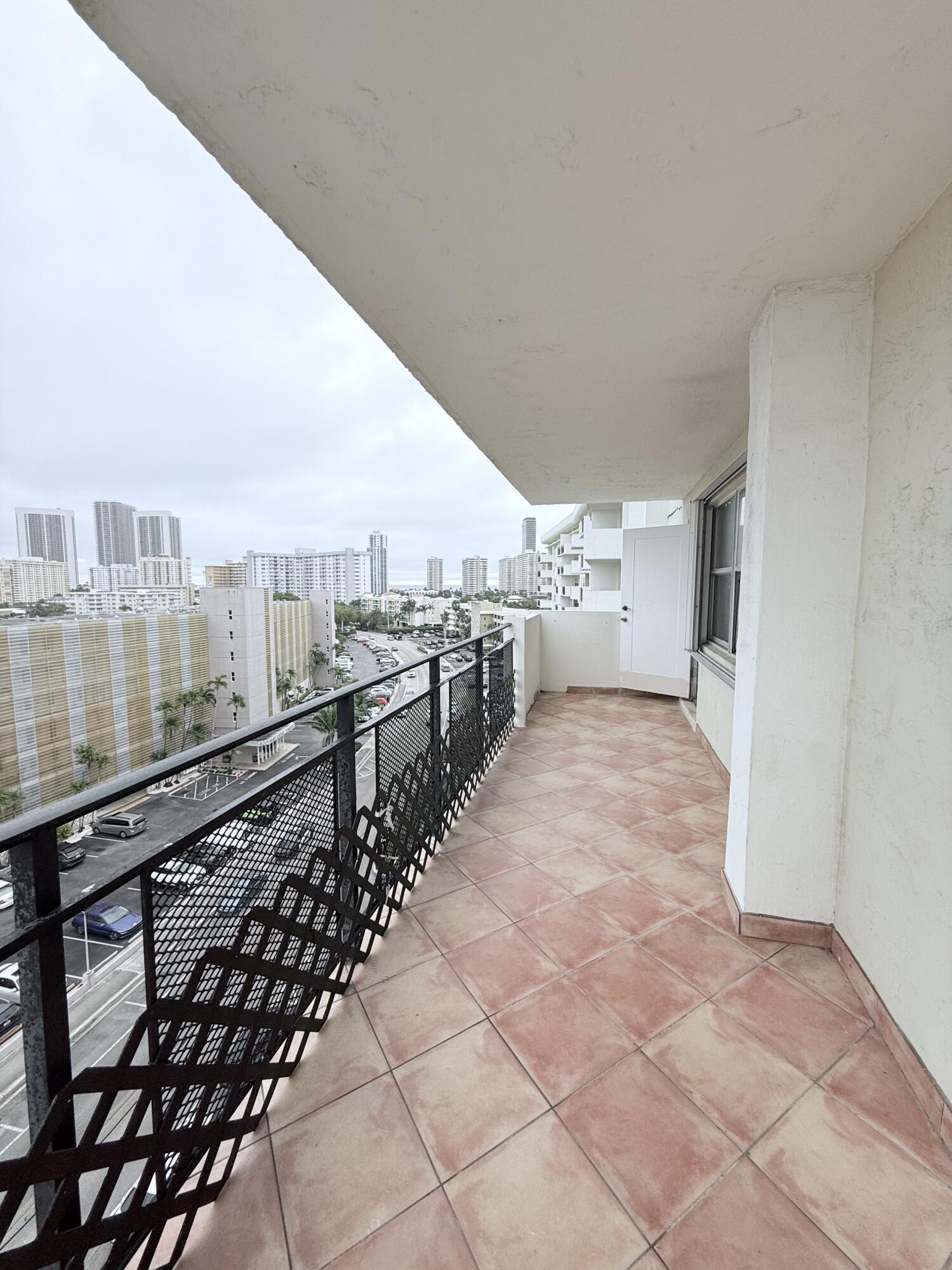 401 Golden Isles #913, Hallandale Beach FL 33009