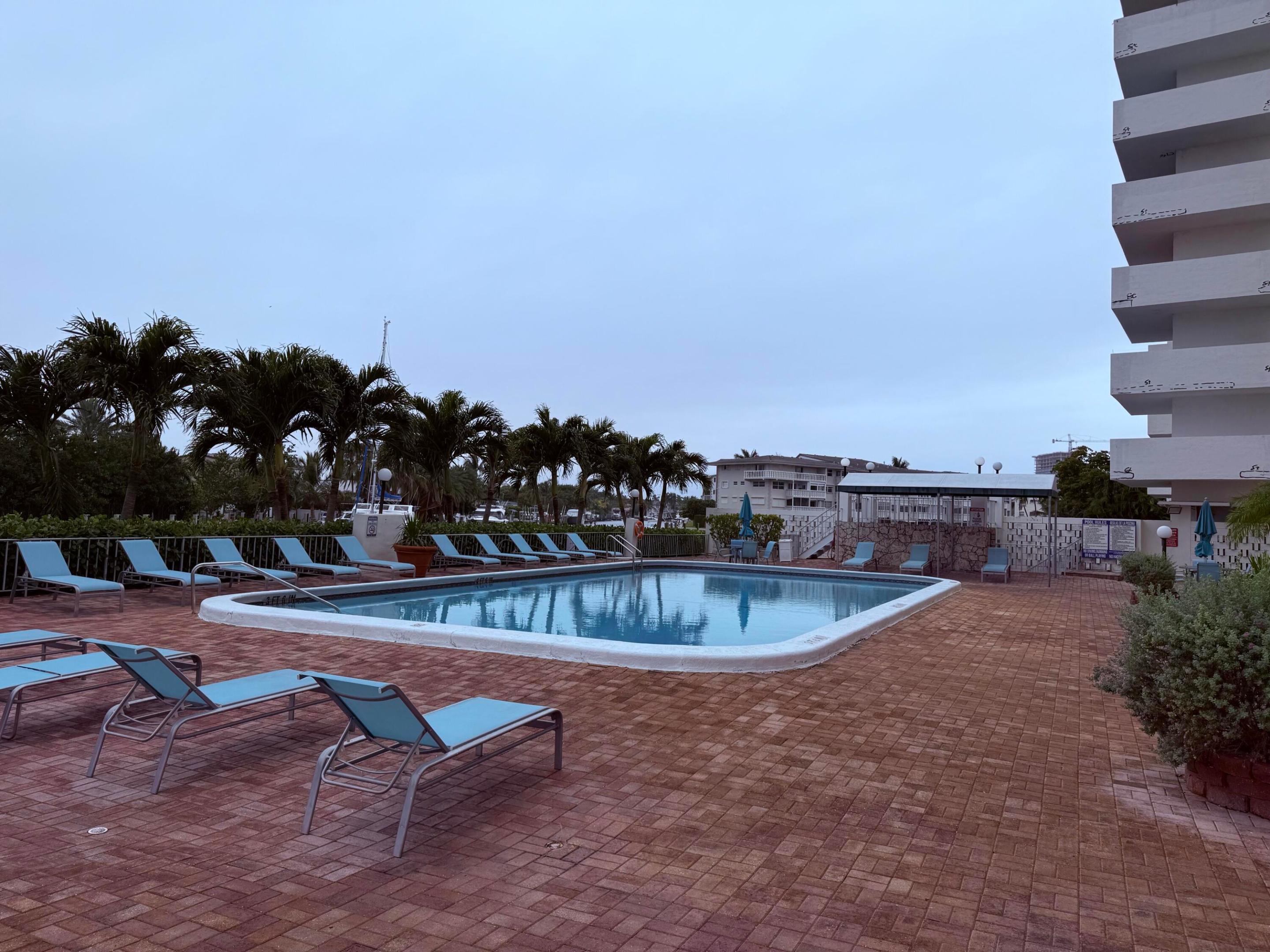 401 Golden Isles #913, Hallandale Beach FL 33009