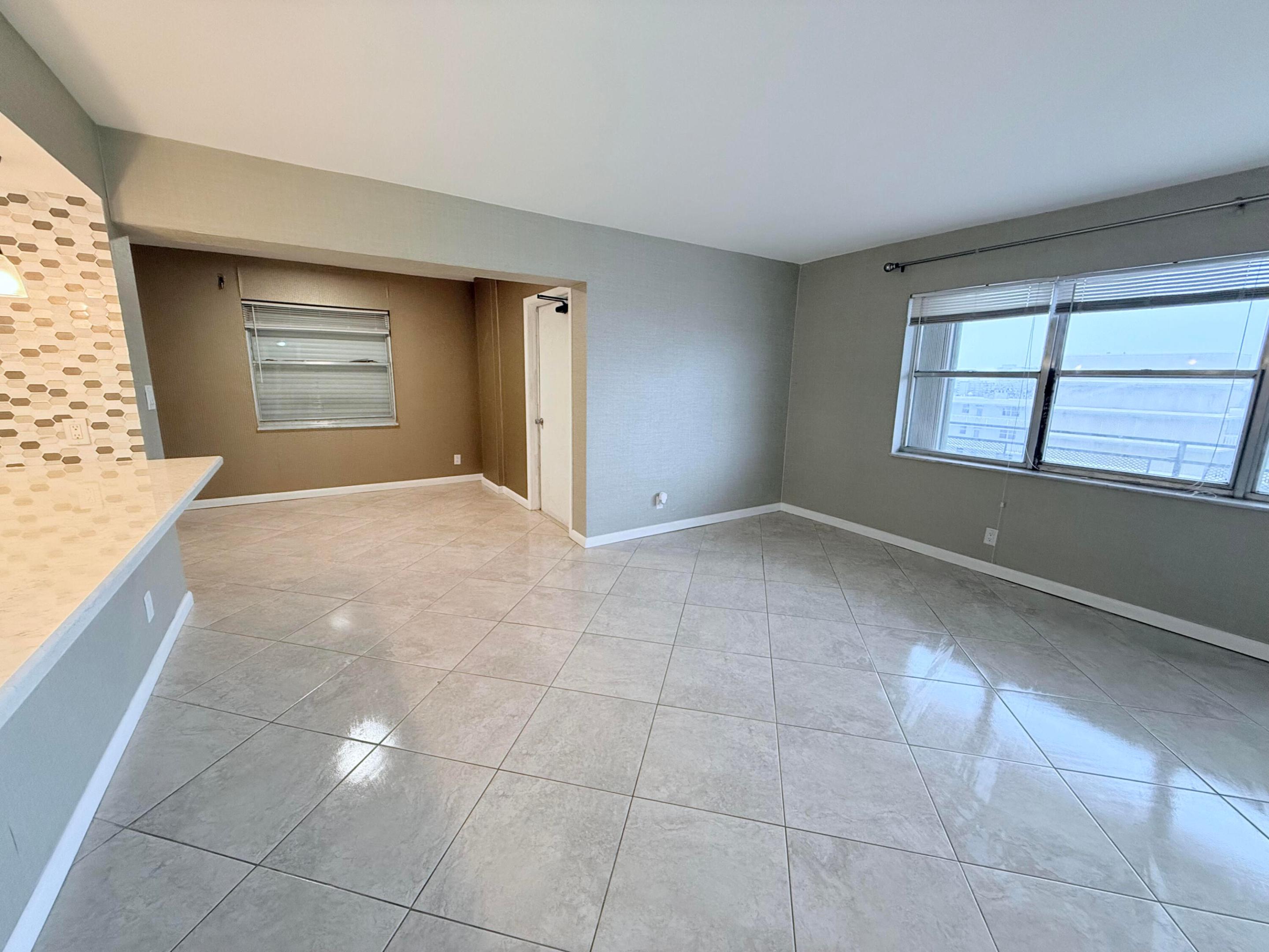 401 Golden Isles #913, Hallandale Beach FL 33009