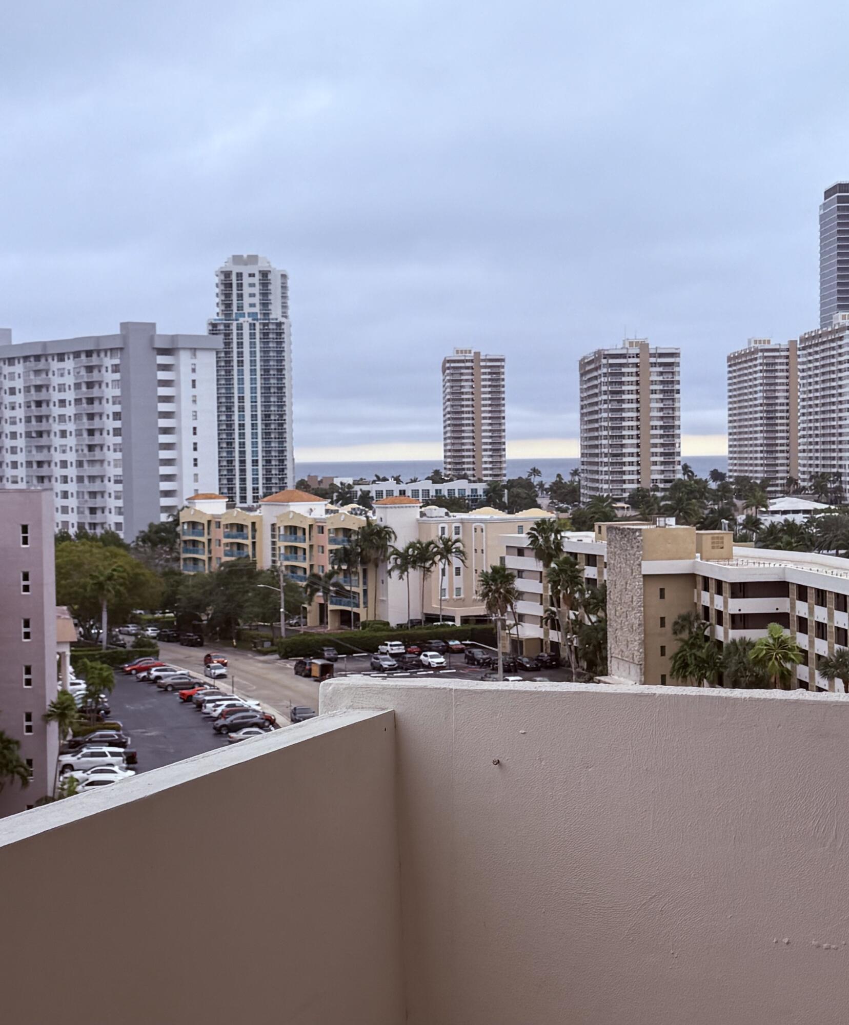 401 Golden Isles #913, Hallandale Beach FL 33009