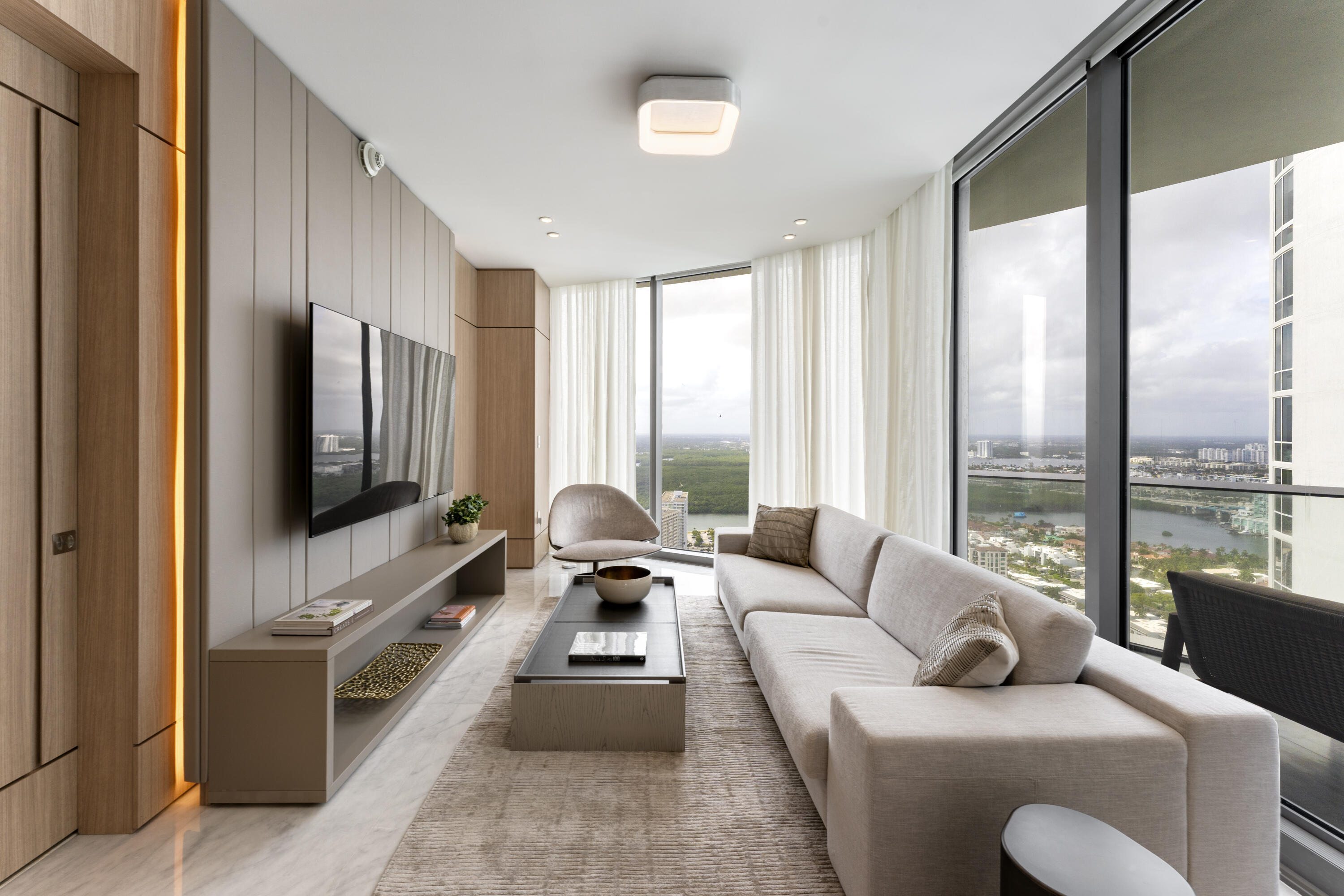15701 Collins #3901, Sunny Isles Beach FL 33160