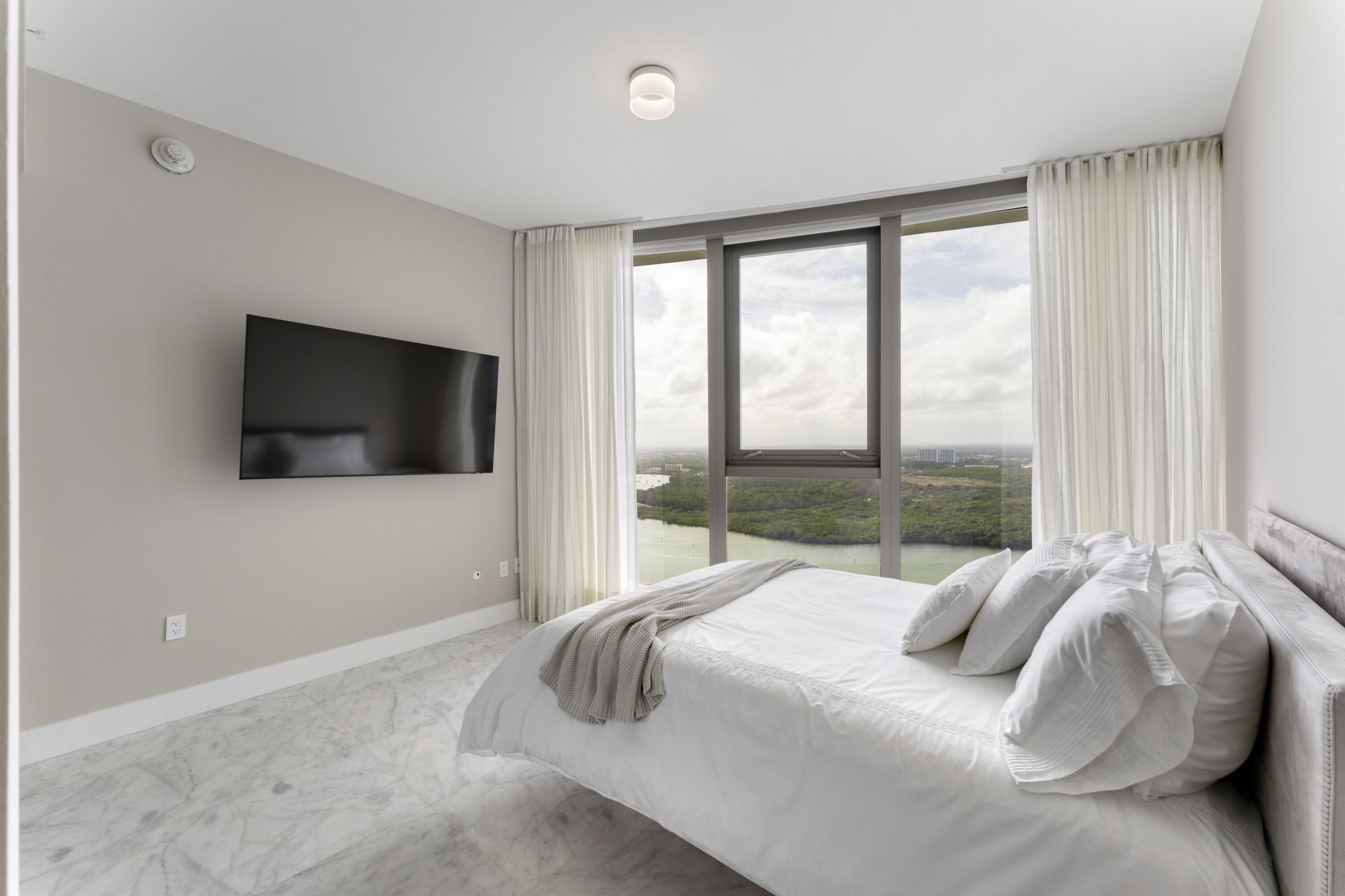 15701 Collins #3901, Sunny Isles Beach FL 33160