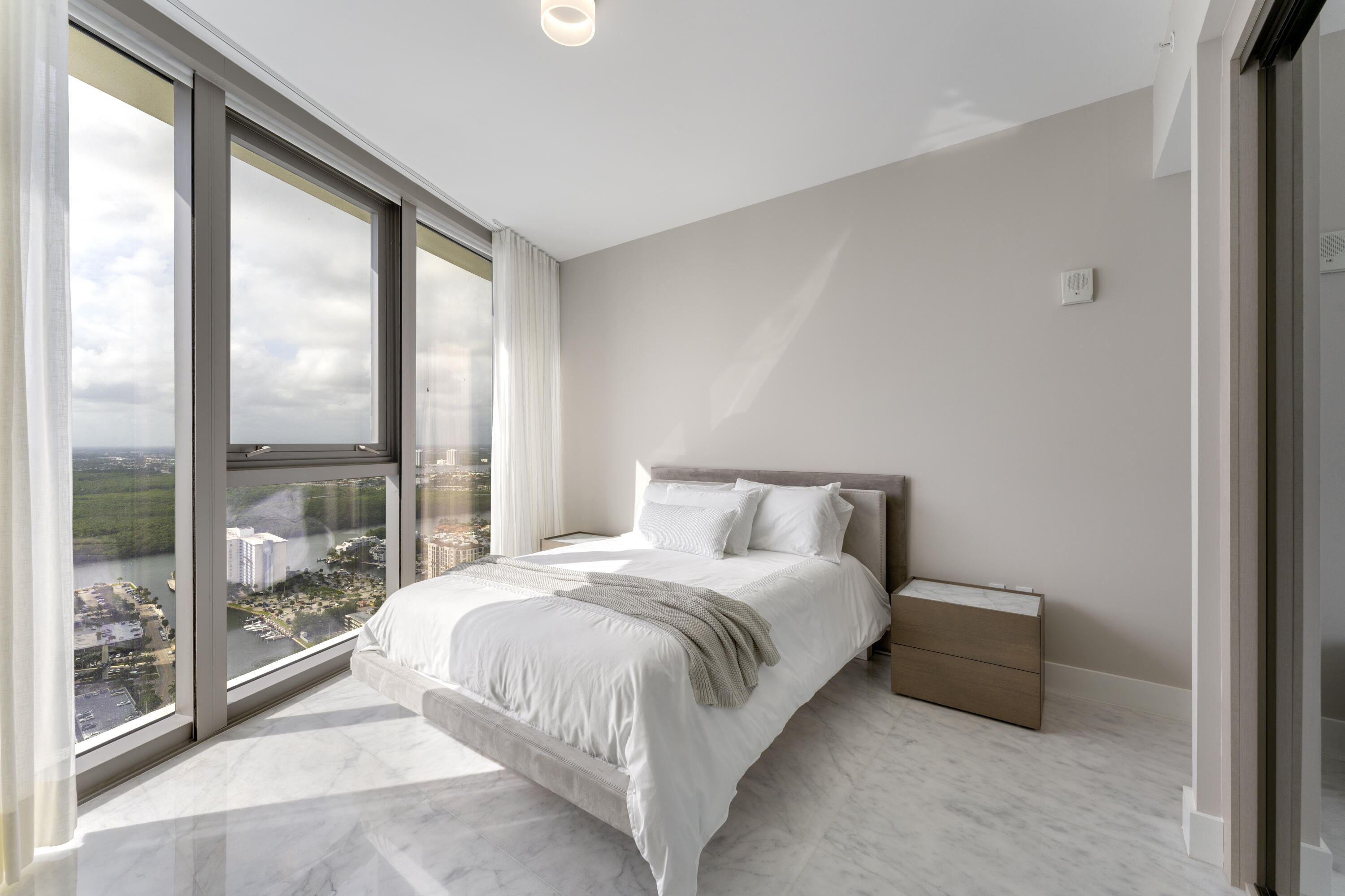 15701 Collins #3901, Sunny Isles Beach FL 33160