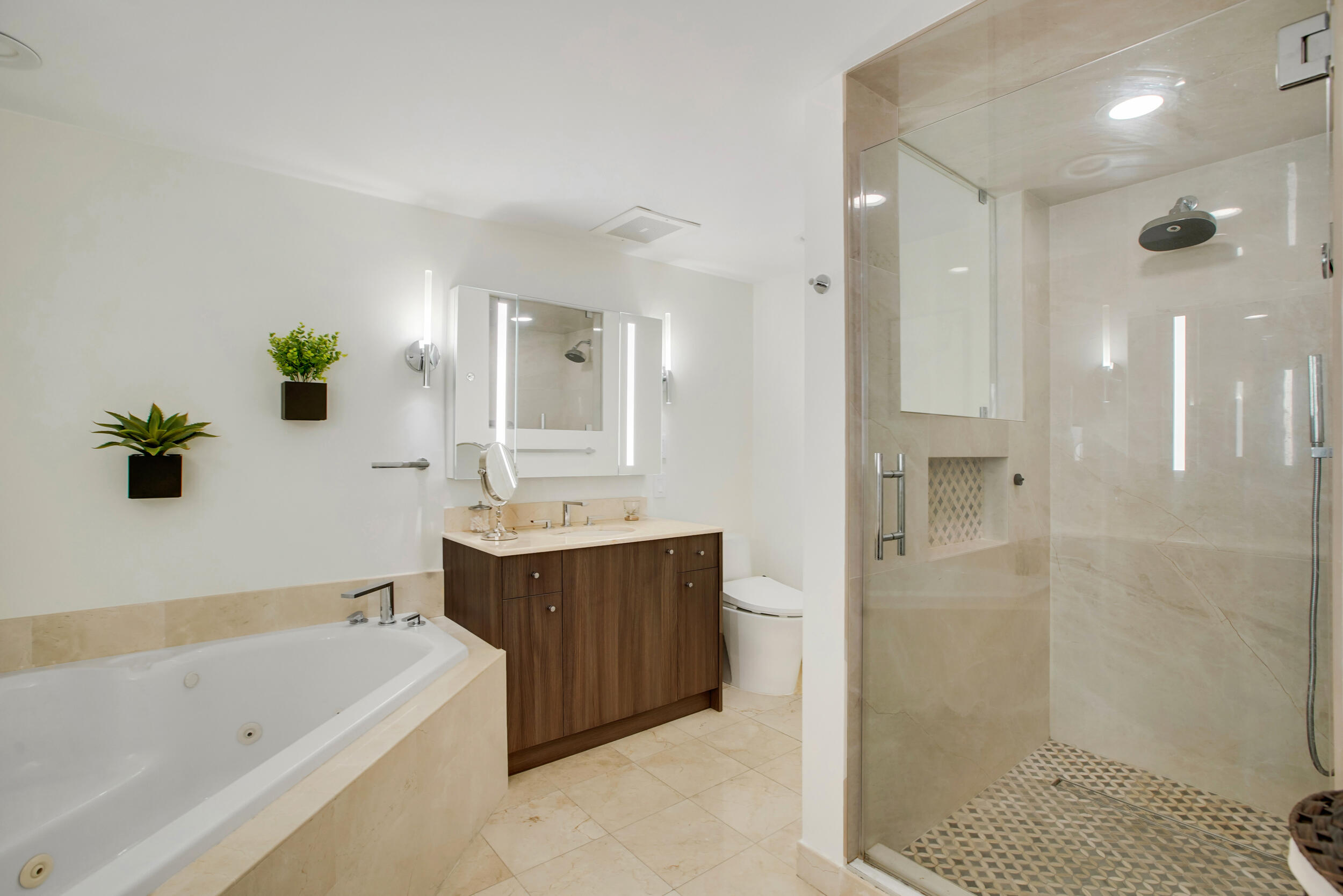 1111 E Las Olas #410, Fort Lauderdale FL 33301