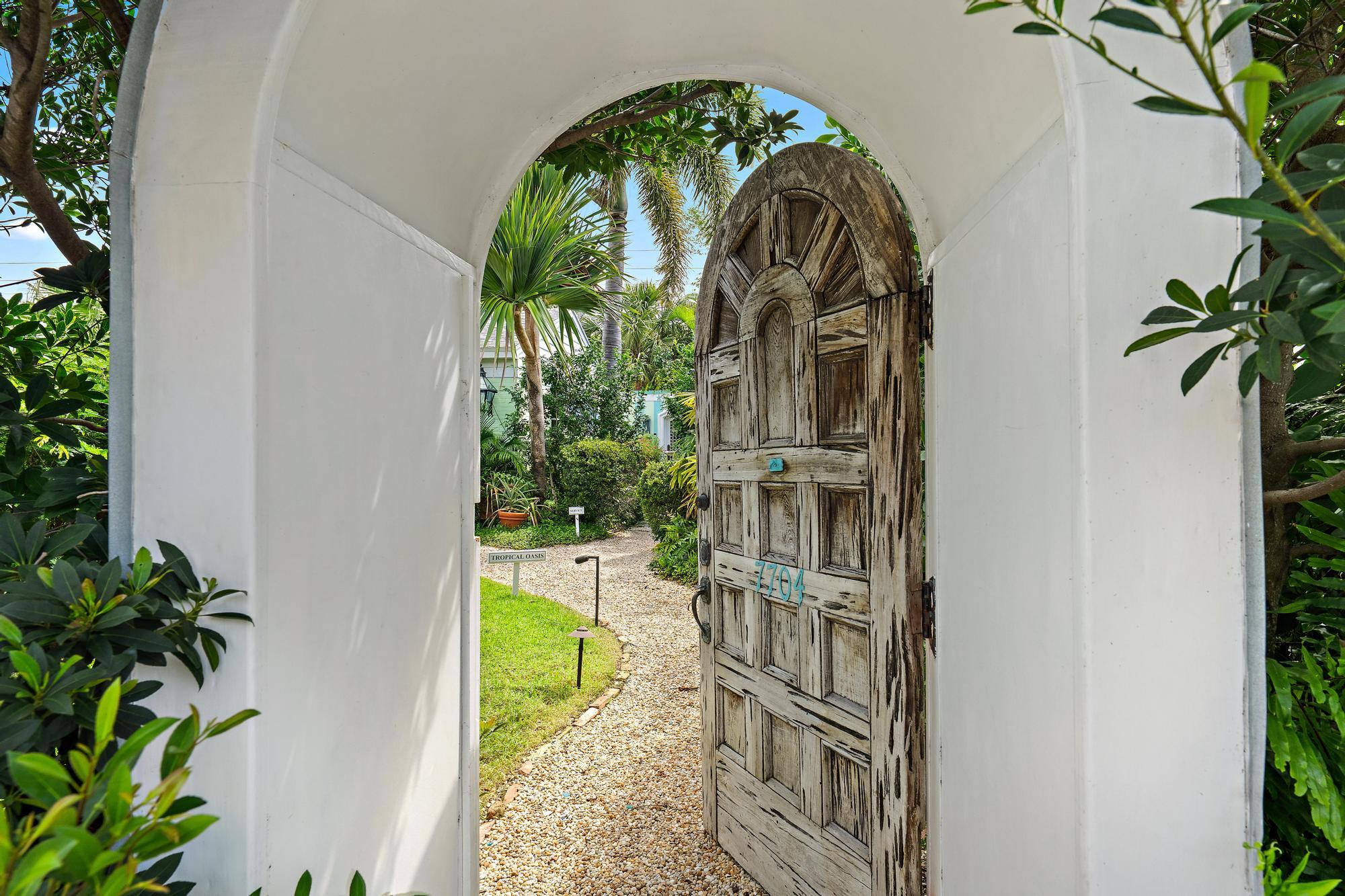7704 Martin, West Palm Beach FL 33405