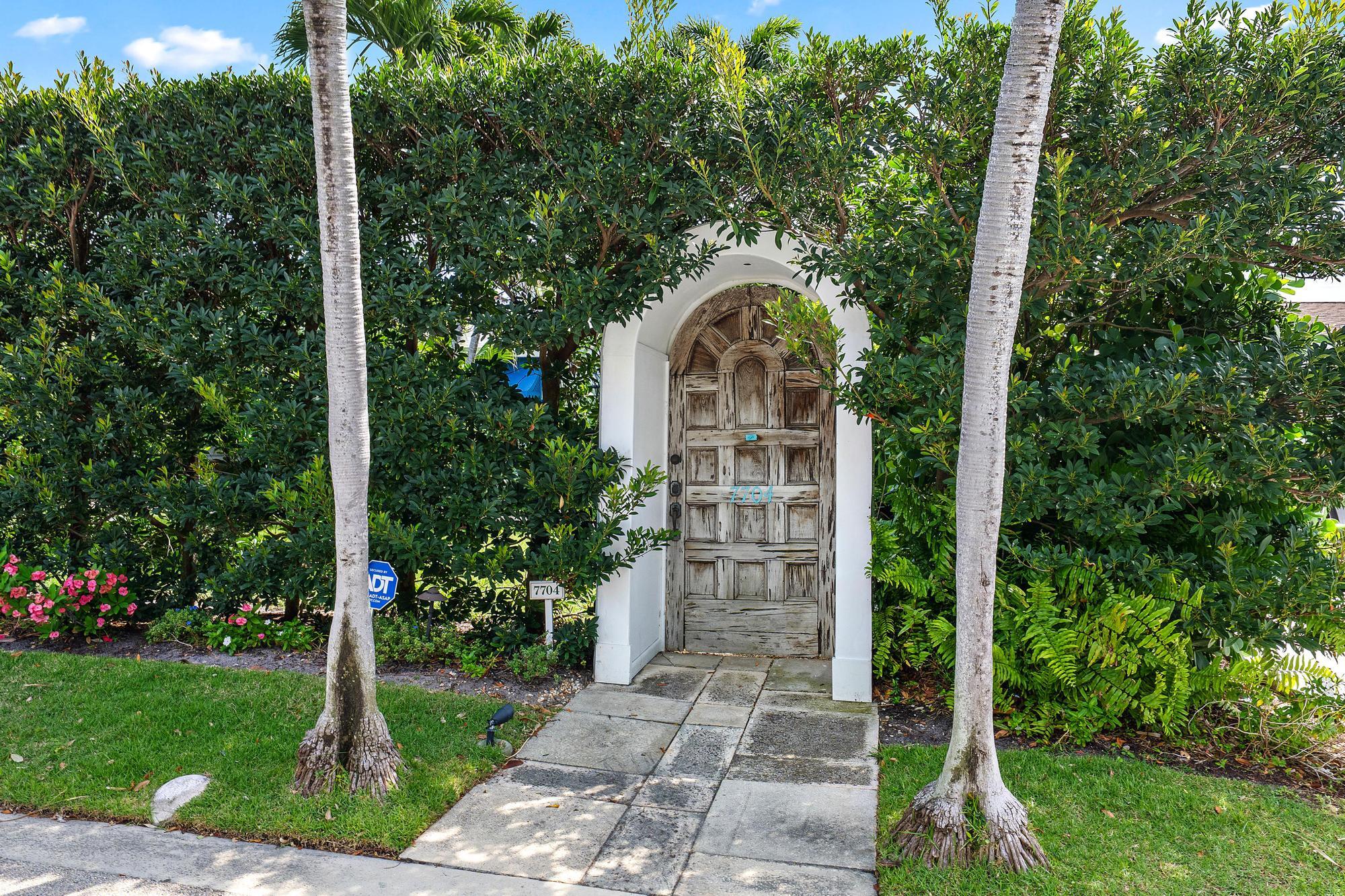 7704 Martin, West Palm Beach FL 33405
