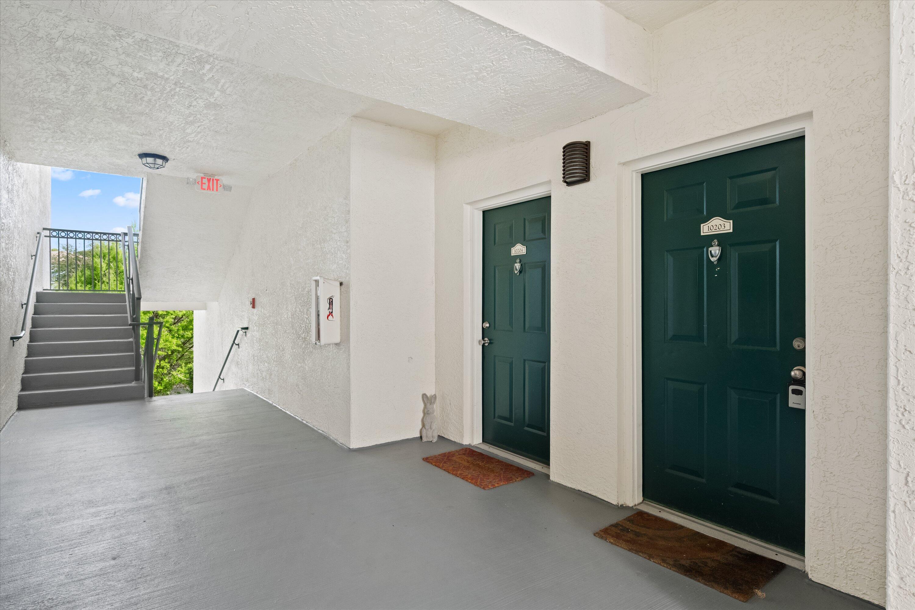 10203 Myrtlewood, Palm Beach Gardens FL 33418