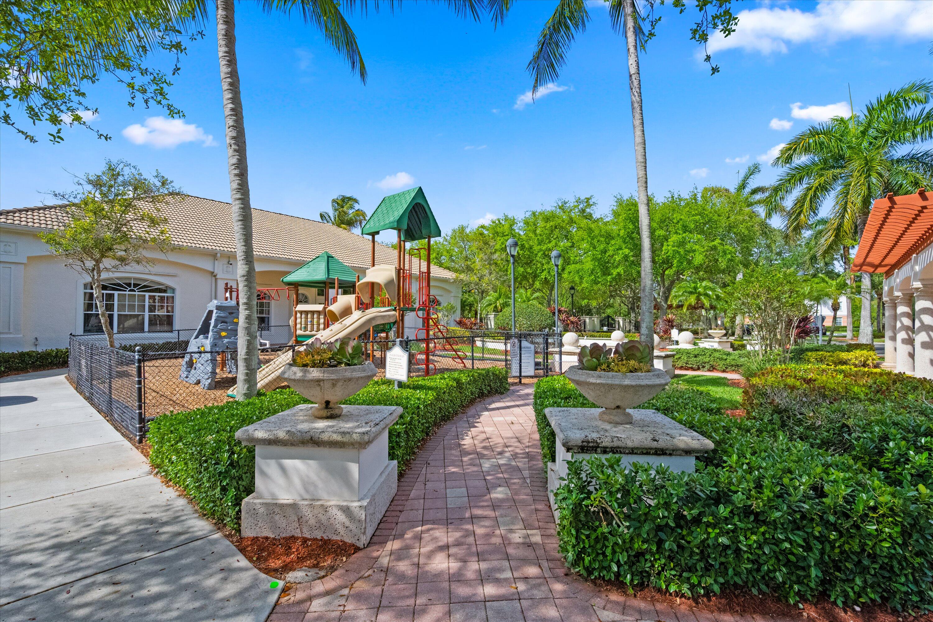 10203 Myrtlewood, Palm Beach Gardens FL 33418