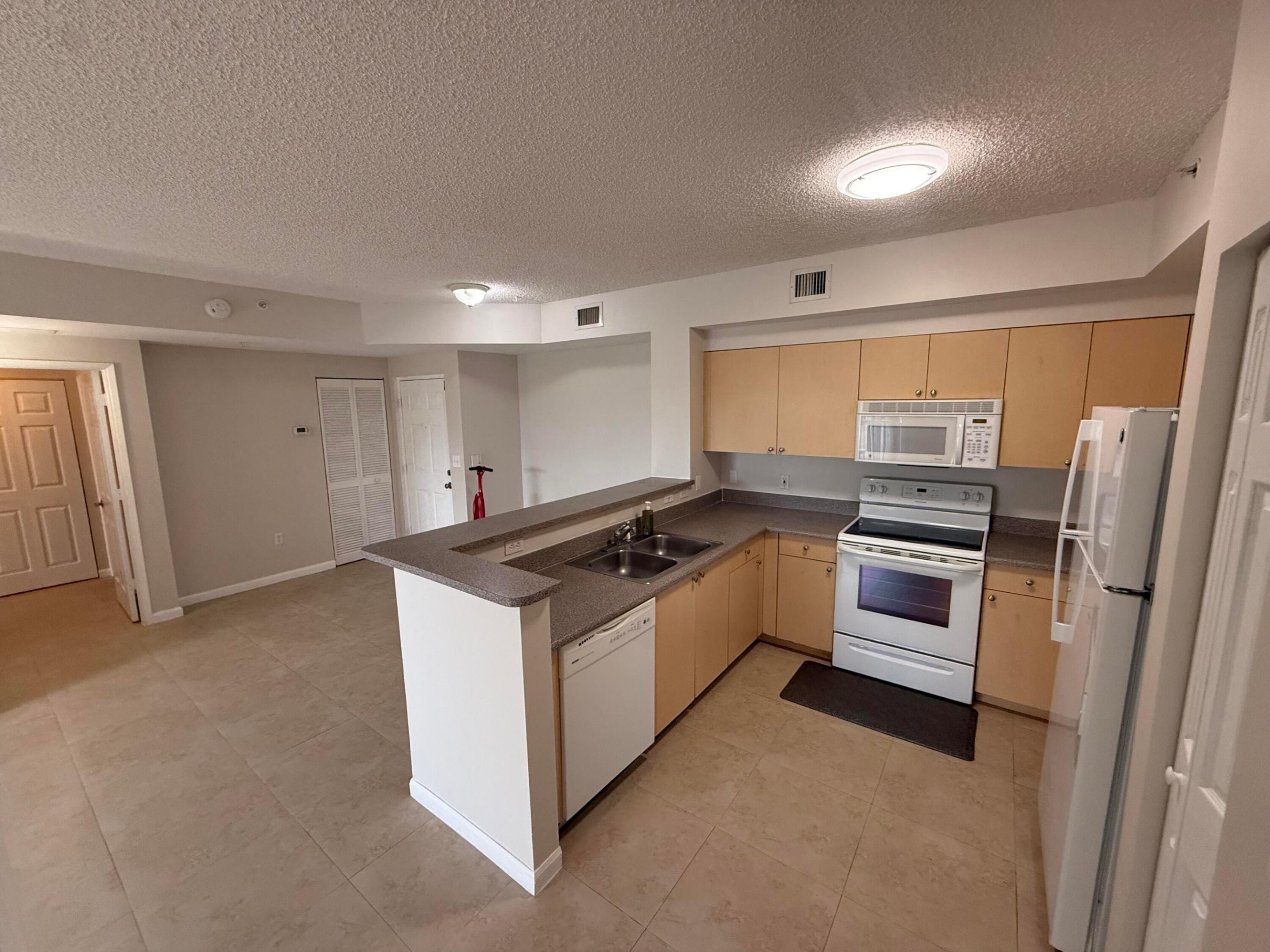 7980 N Nob Hill #205, Tamarac FL 33321