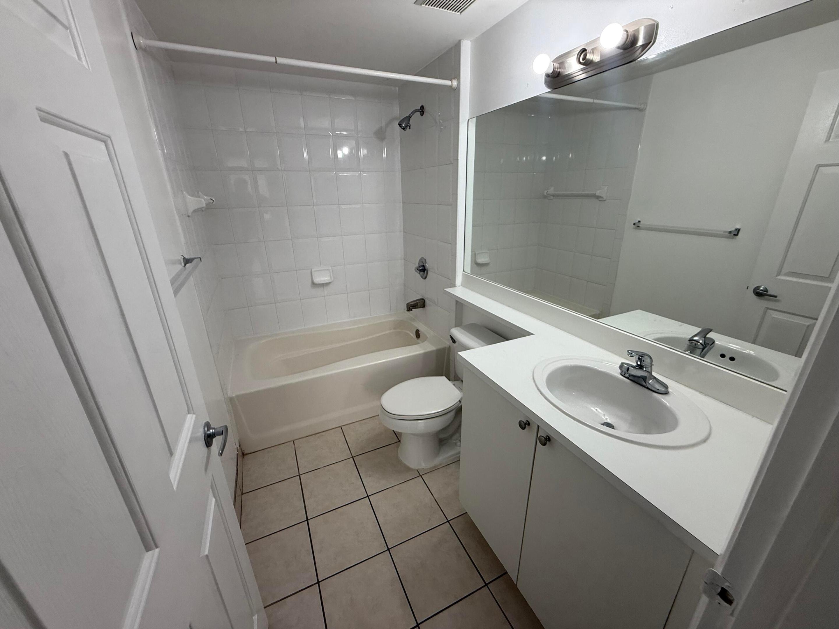 7980 N Nob Hill #205, Tamarac FL 33321