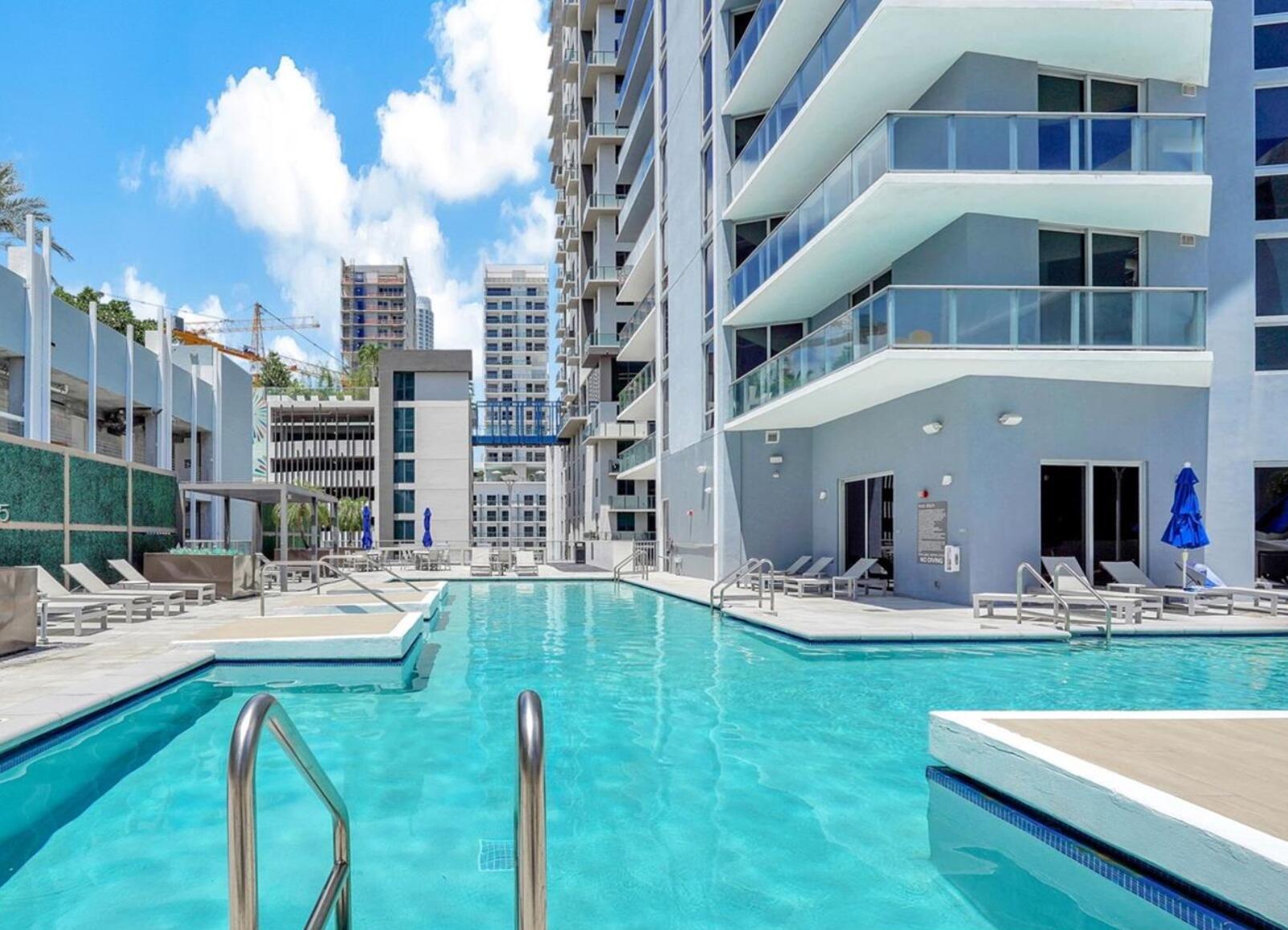 1010 SW 2nd #1107, Miami FL 33130