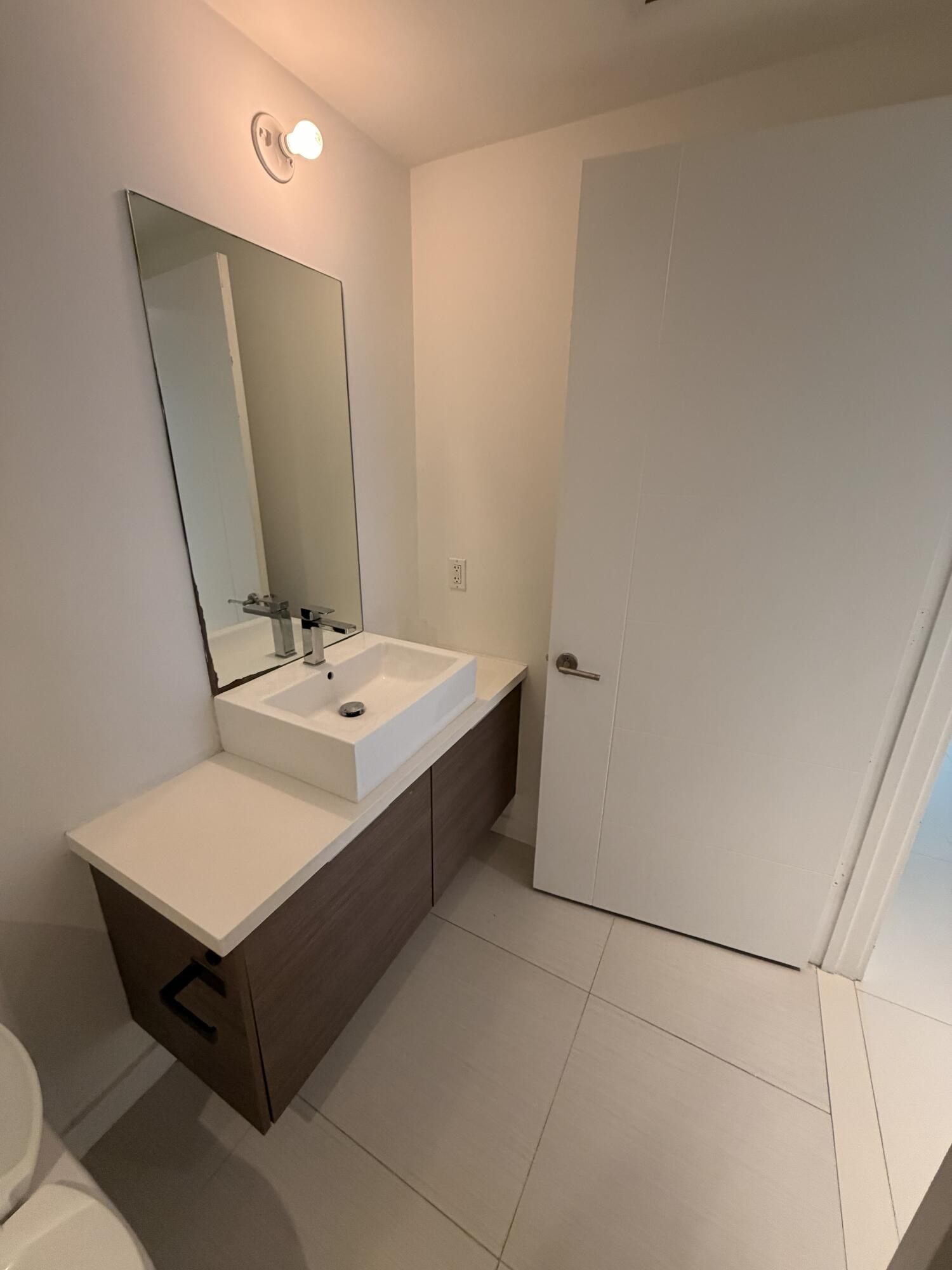 1010 SW 2nd #1107, Miami FL 33130