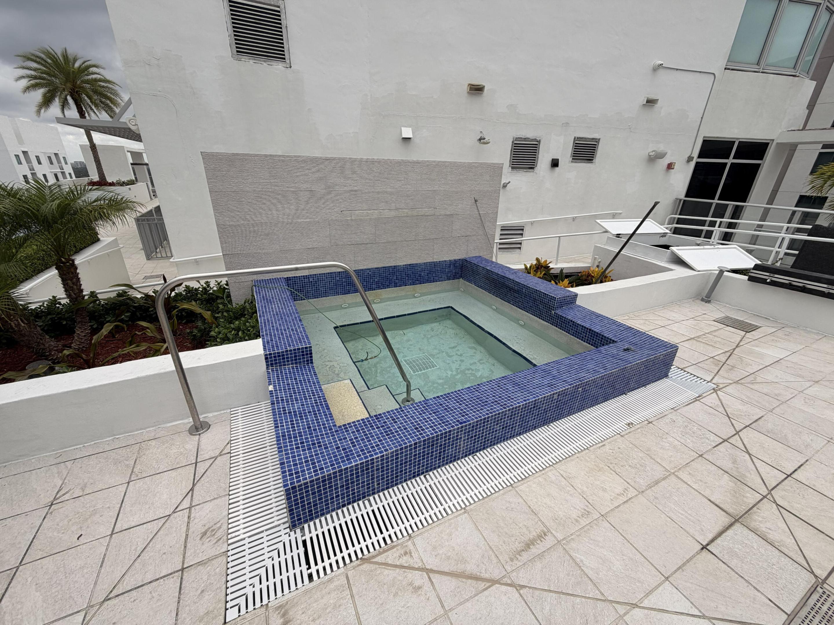 1010 SW 2nd #1107, Miami FL 33130