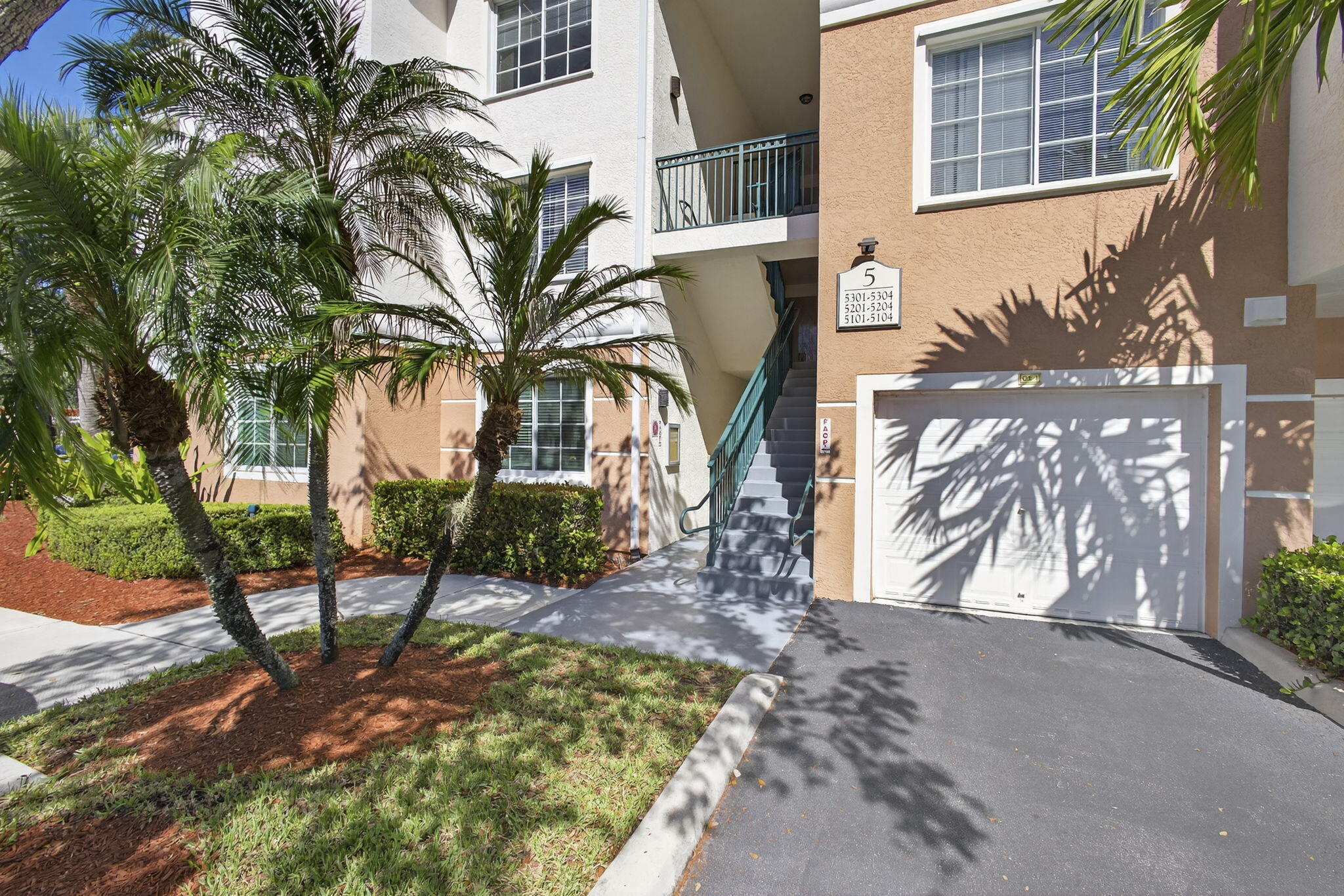 5301 Myrtlewood, Palm Beach Gardens FL 33418
