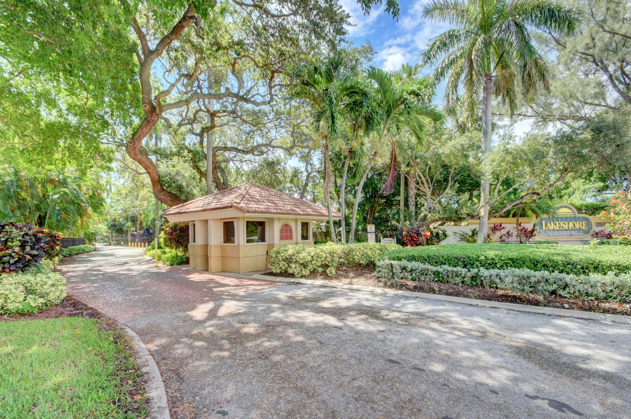 8200 Lakeshore #507, Hypoluxo FL 33462