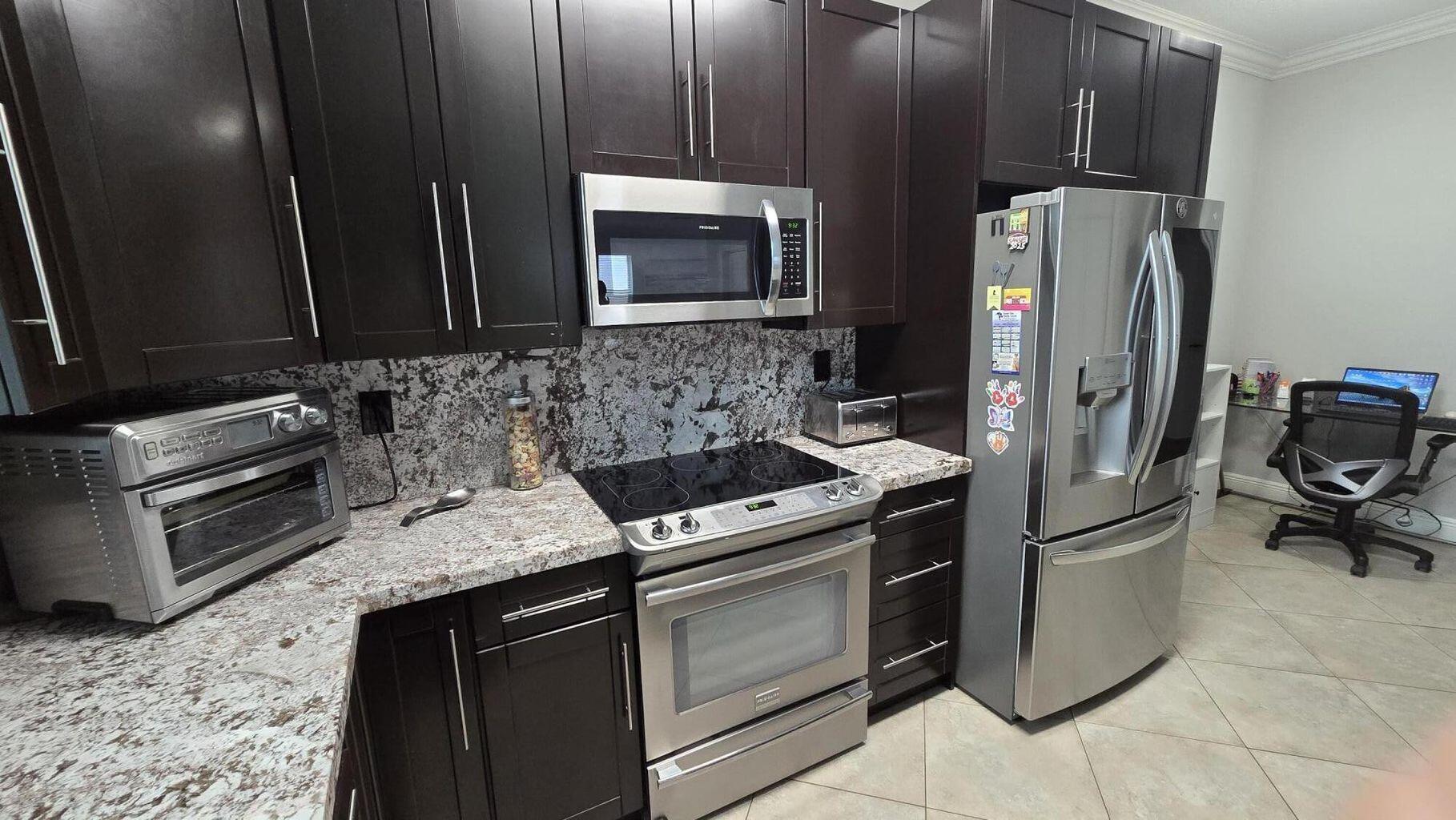 6878 NW 33rd, Margate FL 33063