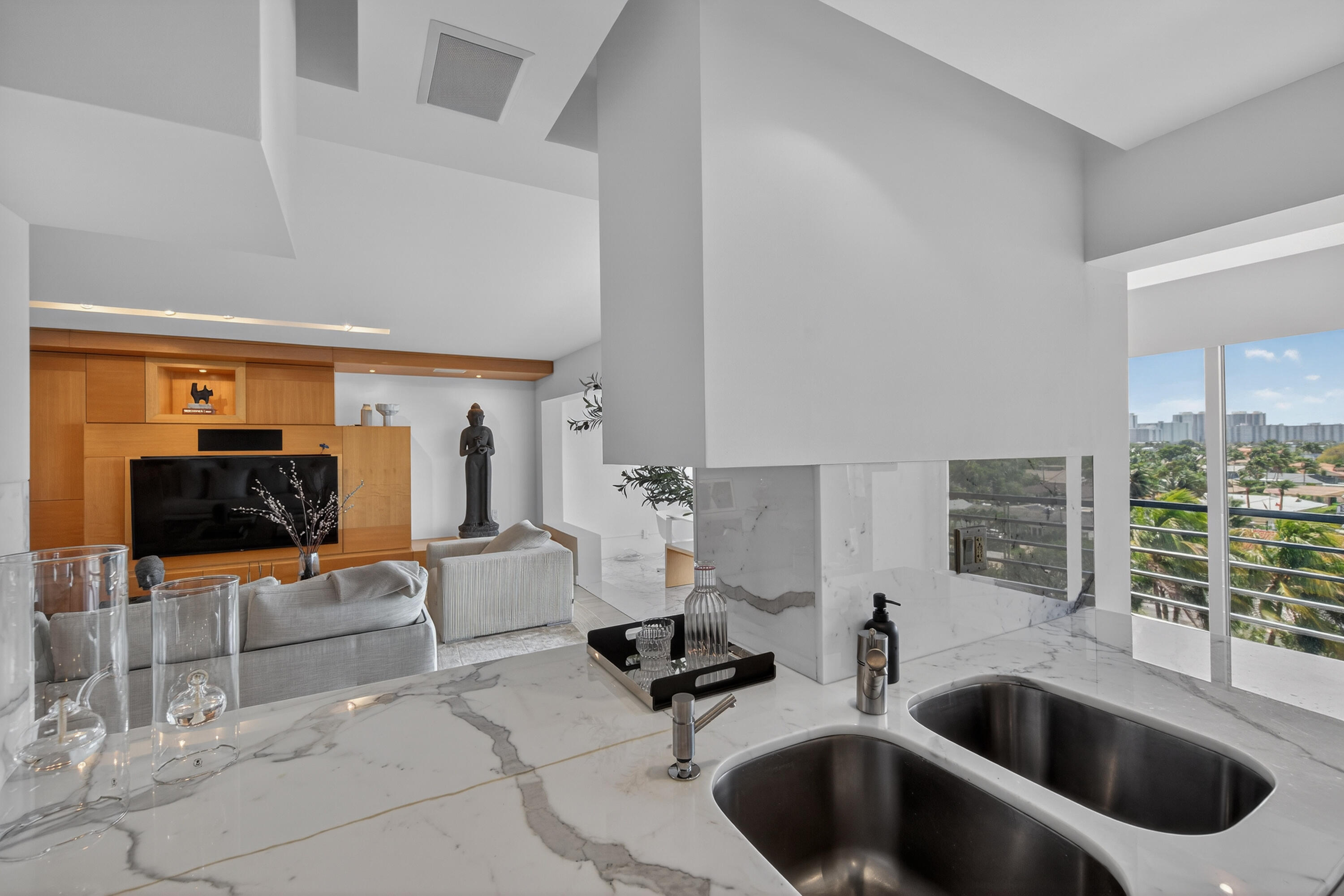 3050 NE 47th #607, Fort Lauderdale FL 33308