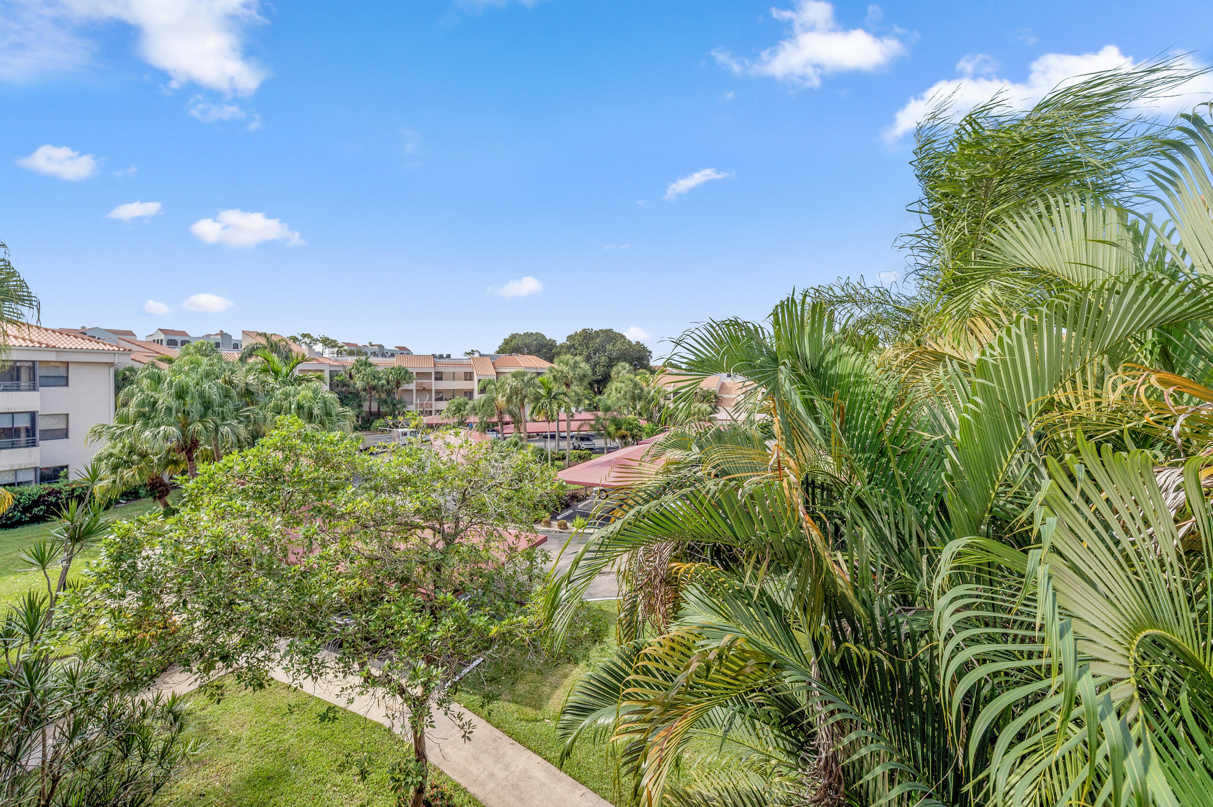 7460 La Paz #304, Boca Raton FL 33433
