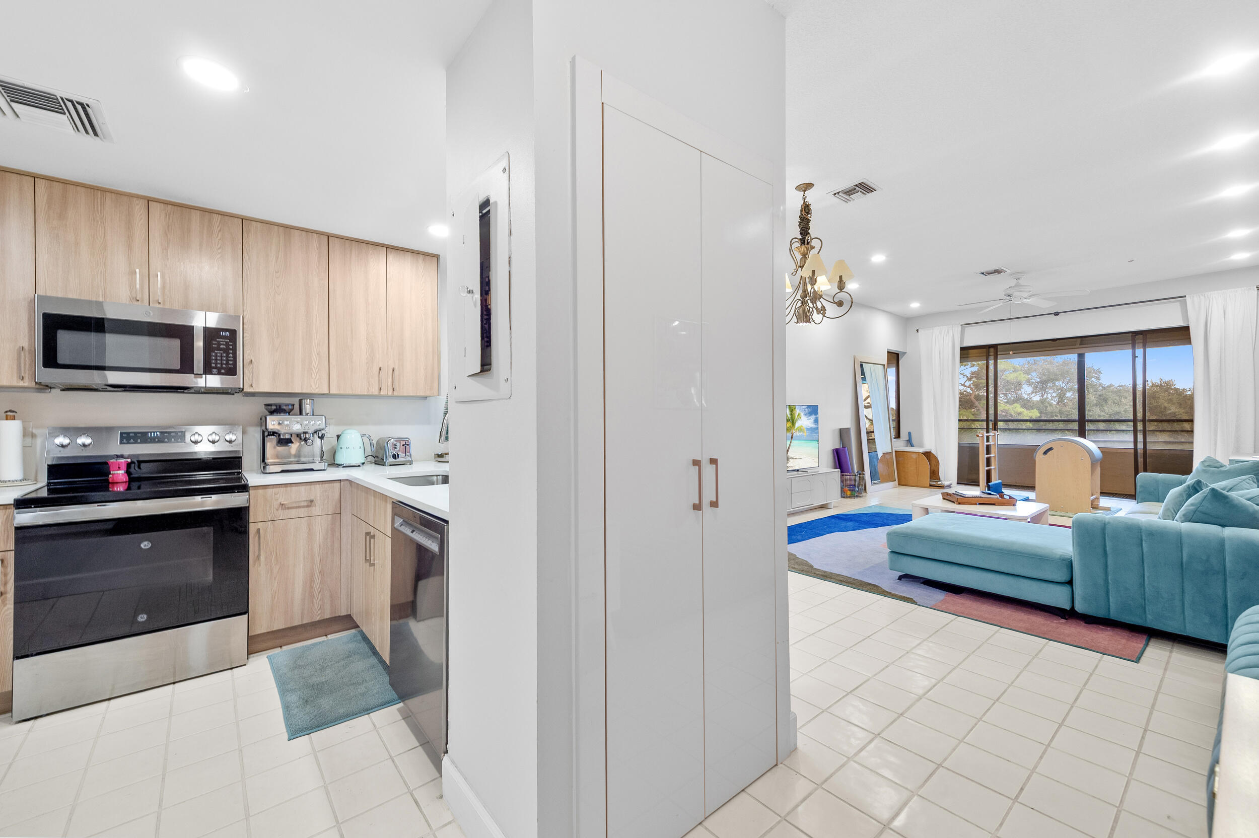 7460 La Paz #304, Boca Raton FL 33433