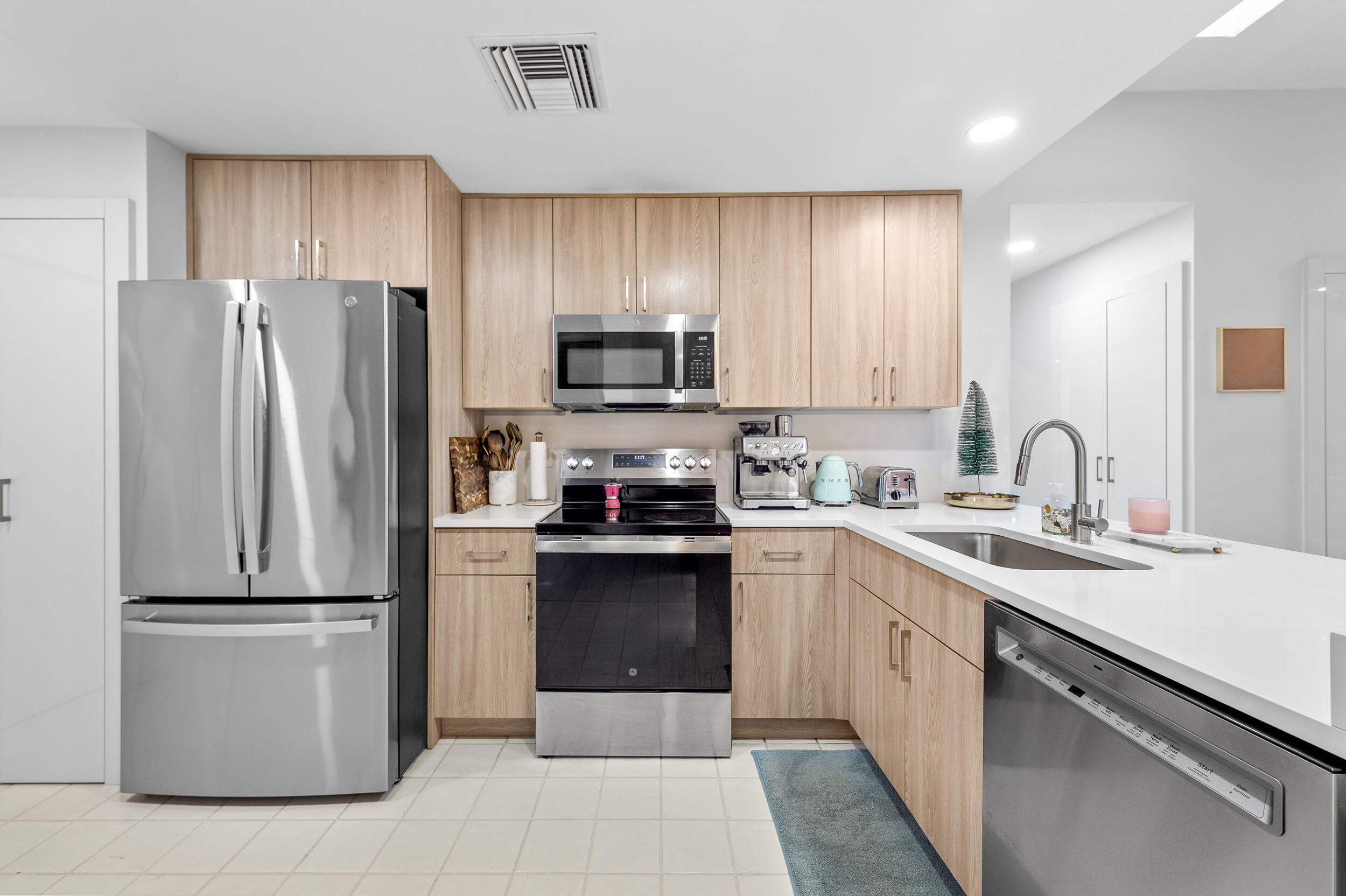 7460 La Paz #304, Boca Raton FL 33433