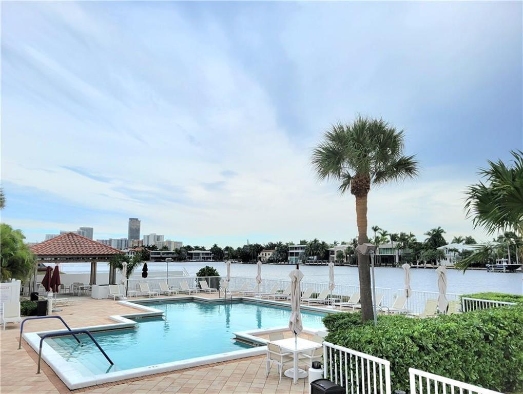 20281 E Country Club #503, Aventura FL 33180