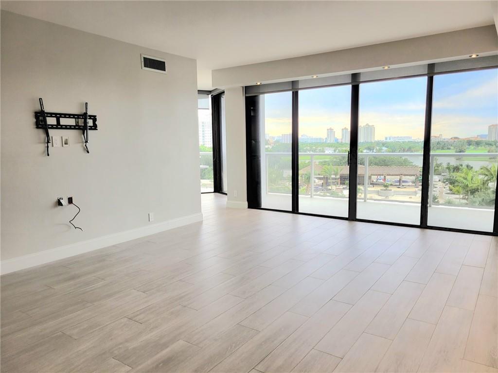 20281 E Country Club #503, Aventura FL 33180