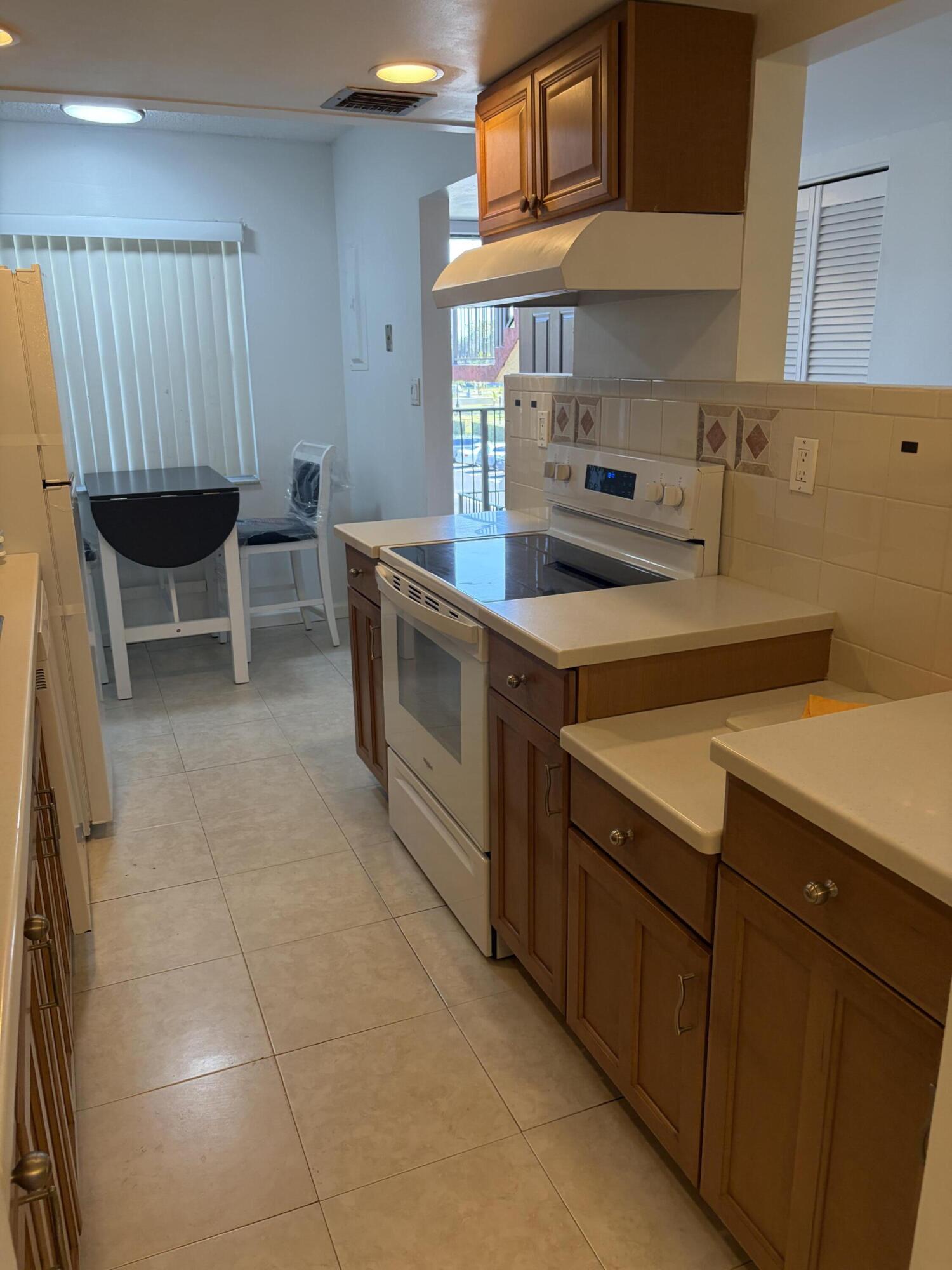 3341 NW 47th #301, Lauderdale Lakes FL 33319