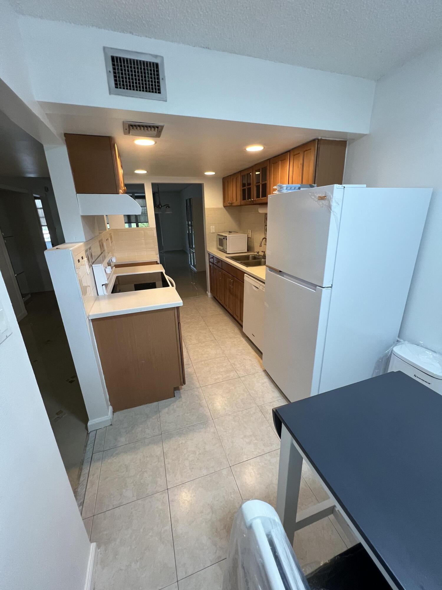 3341 NW 47th #301, Lauderdale Lakes FL 33319