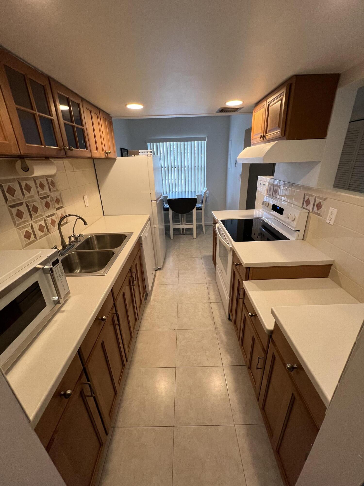 3341 NW 47th #301, Lauderdale Lakes FL 33319