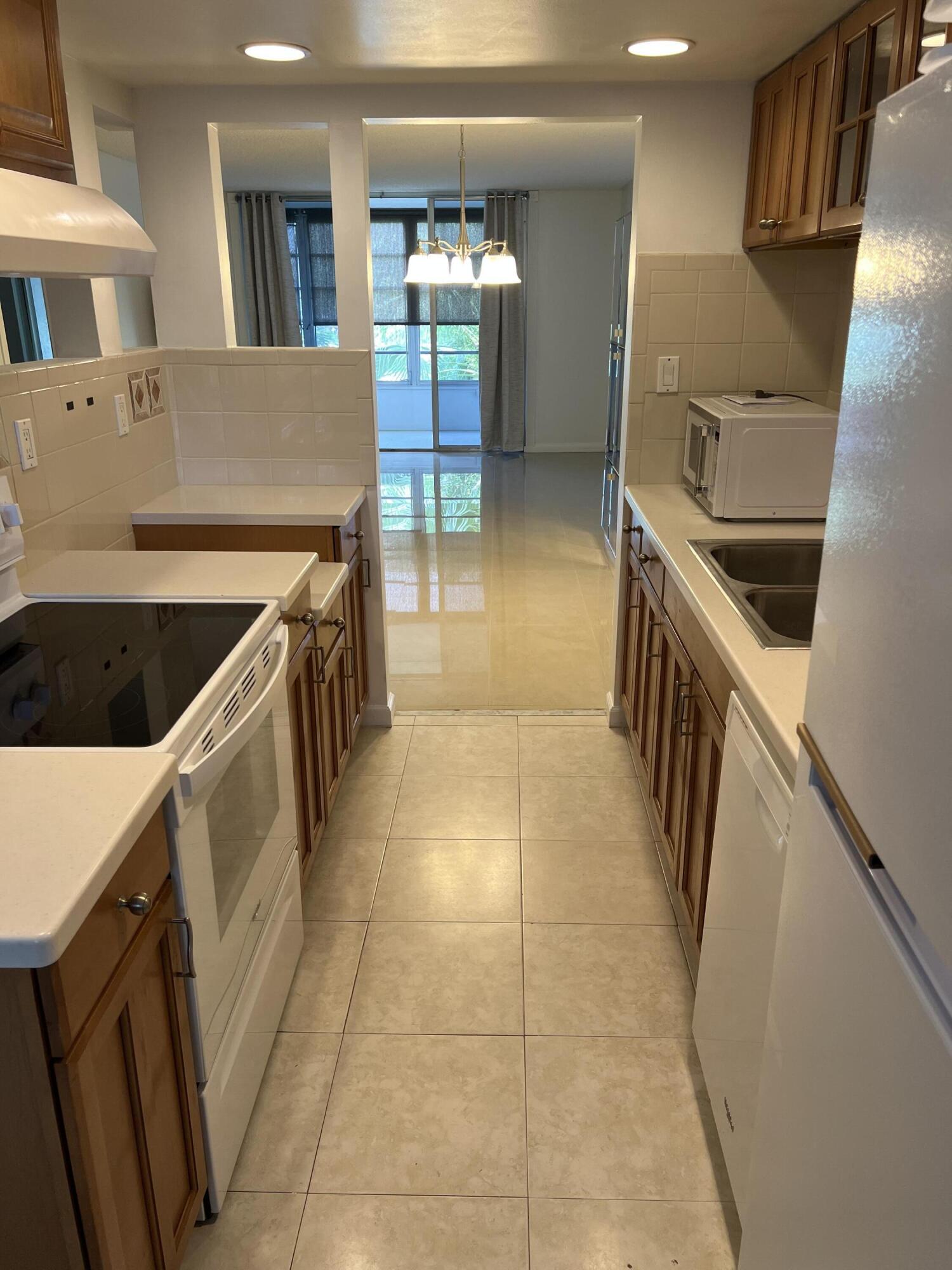 3341 NW 47th #301, Lauderdale Lakes FL 33319