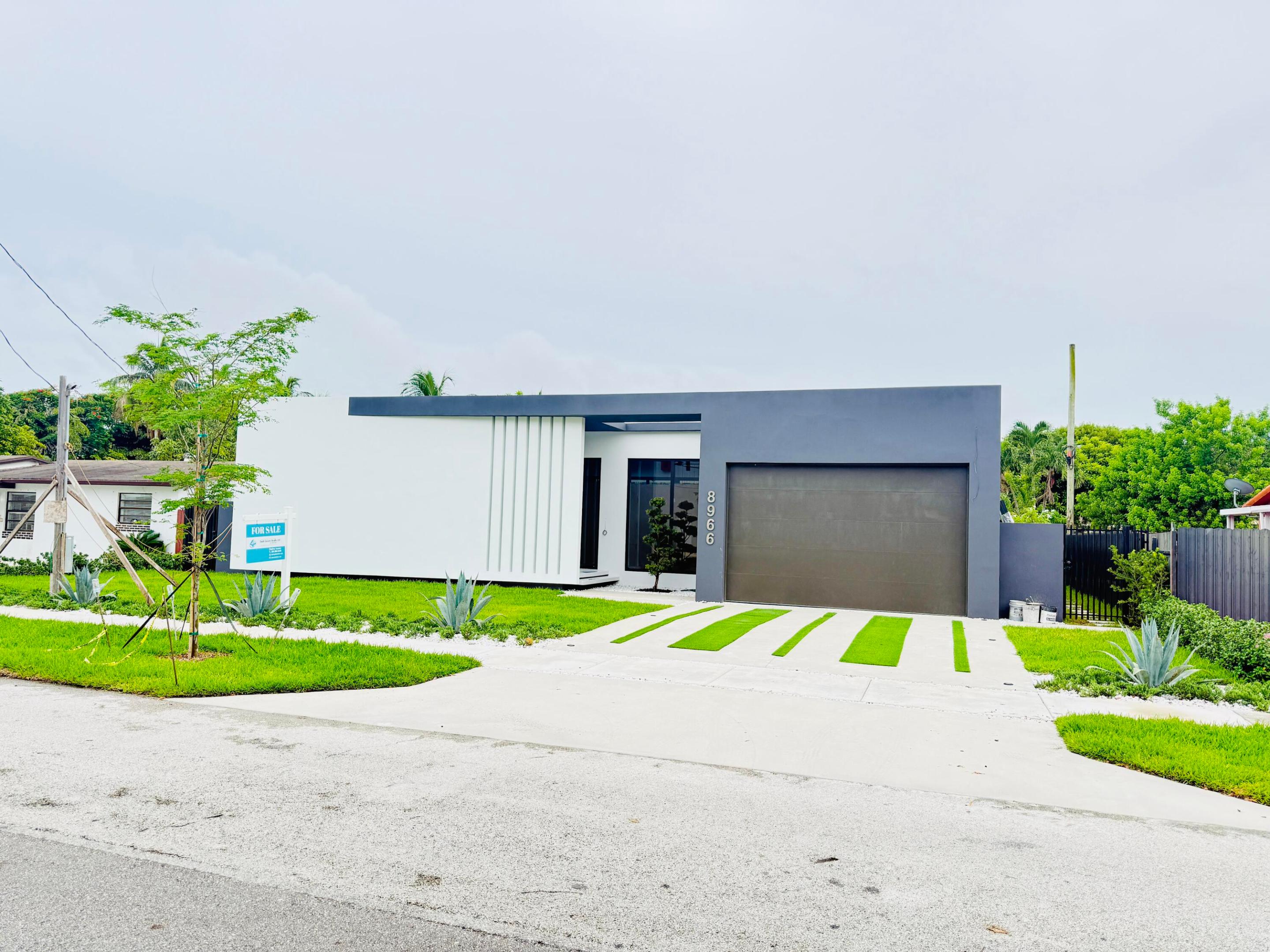 8966 SW 40th, Miami FL 33165
