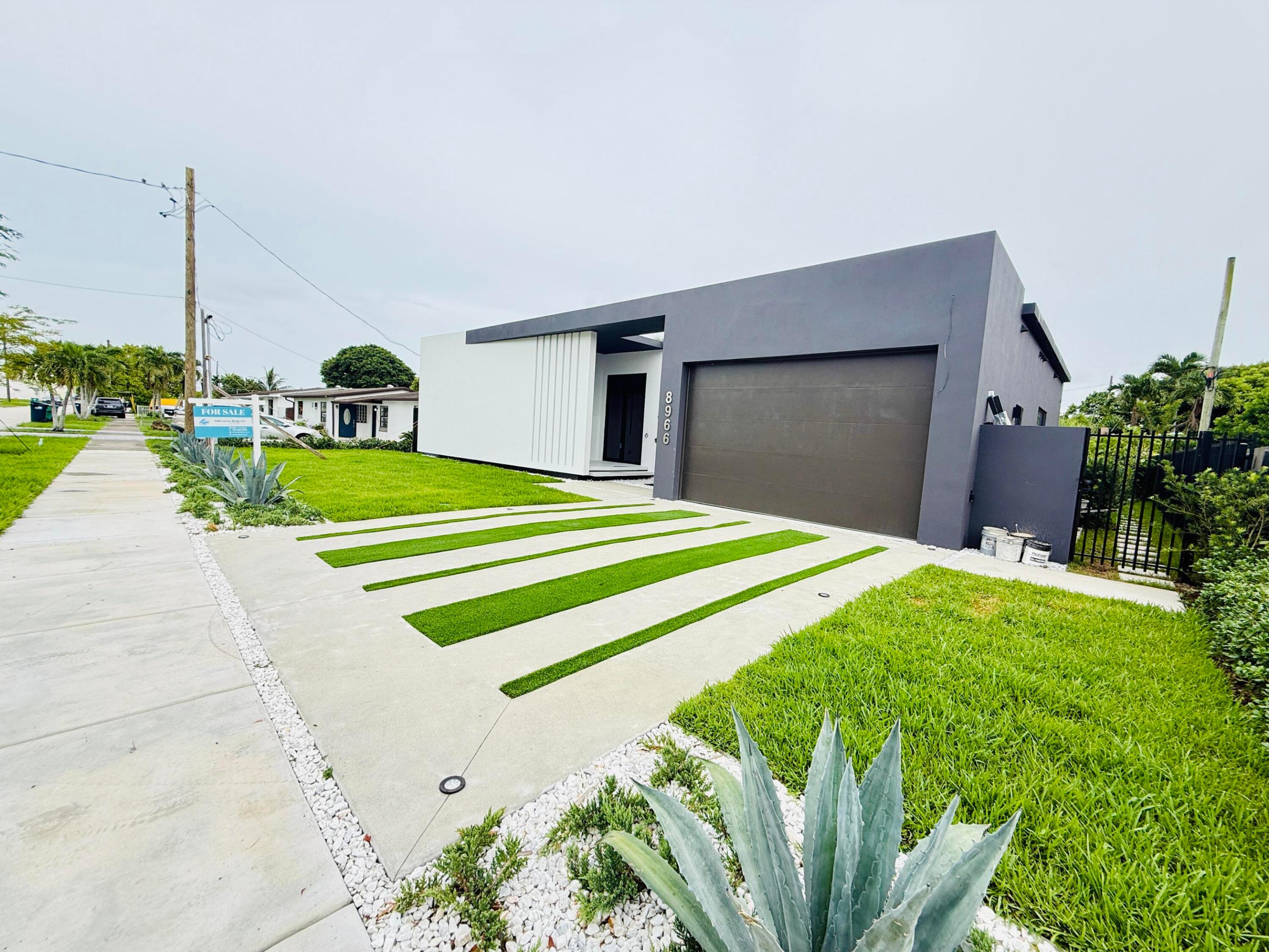 8966 SW 40th, Miami FL 33165
