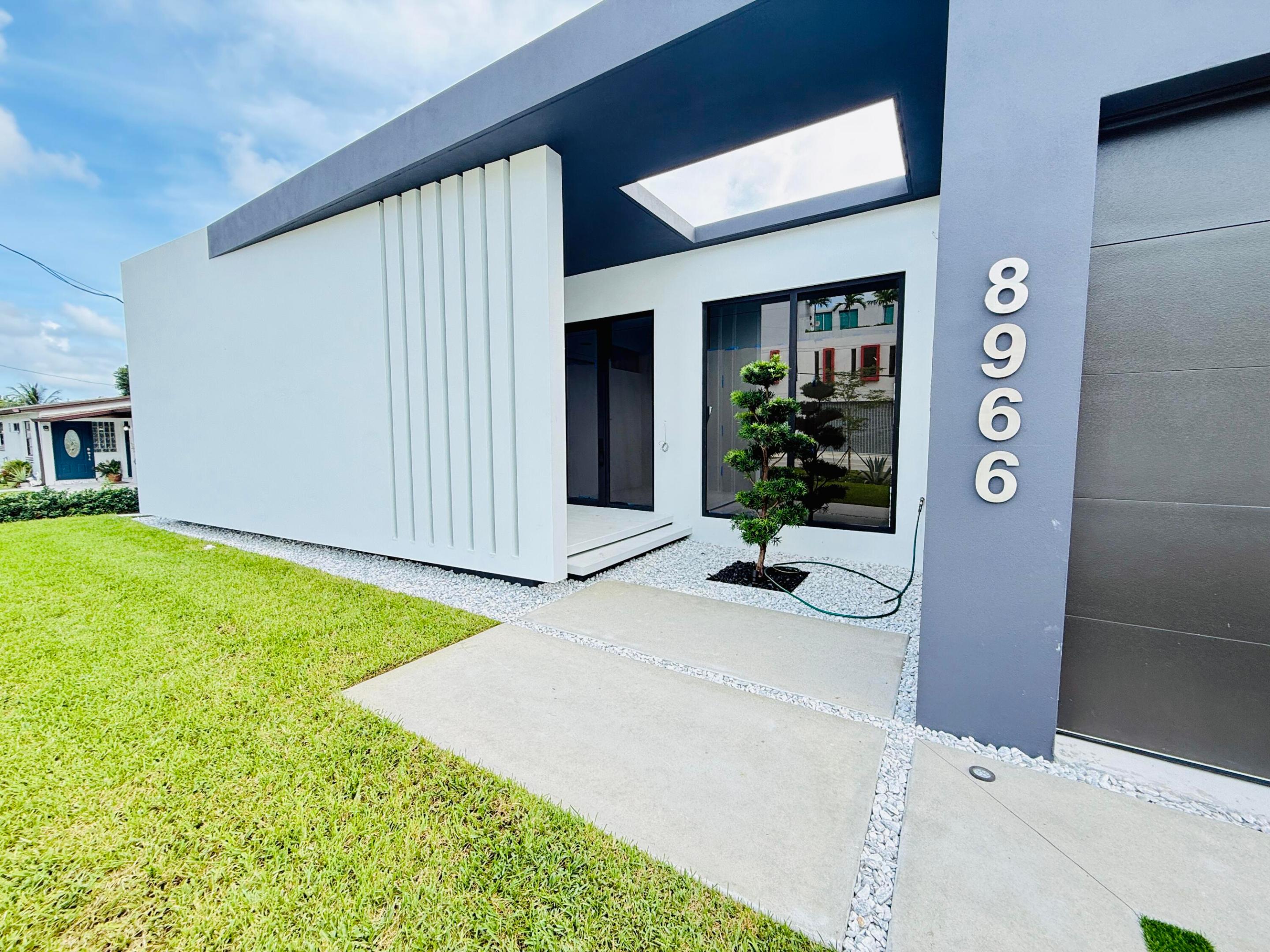 8966 SW 40th, Miami FL 33165