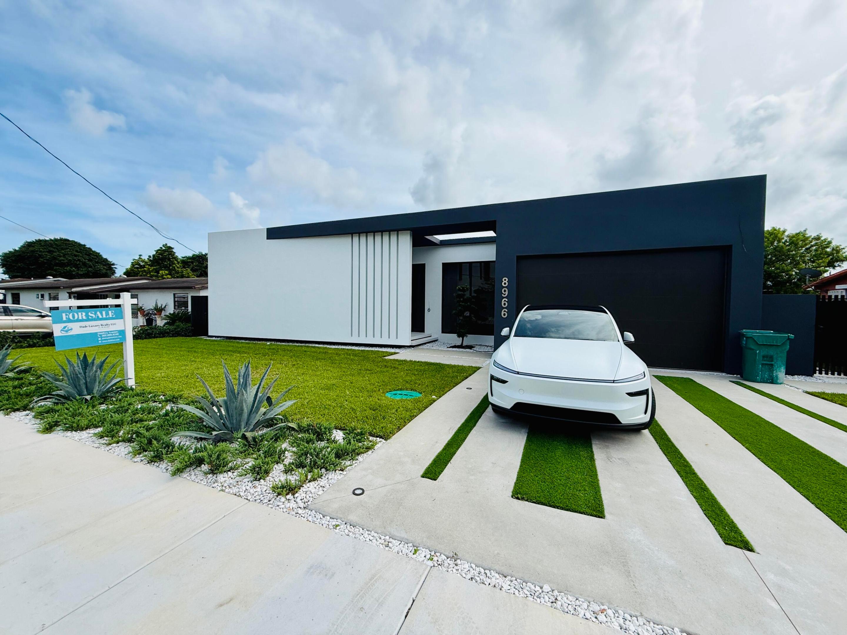 8966 SW 40th, Miami FL 33165