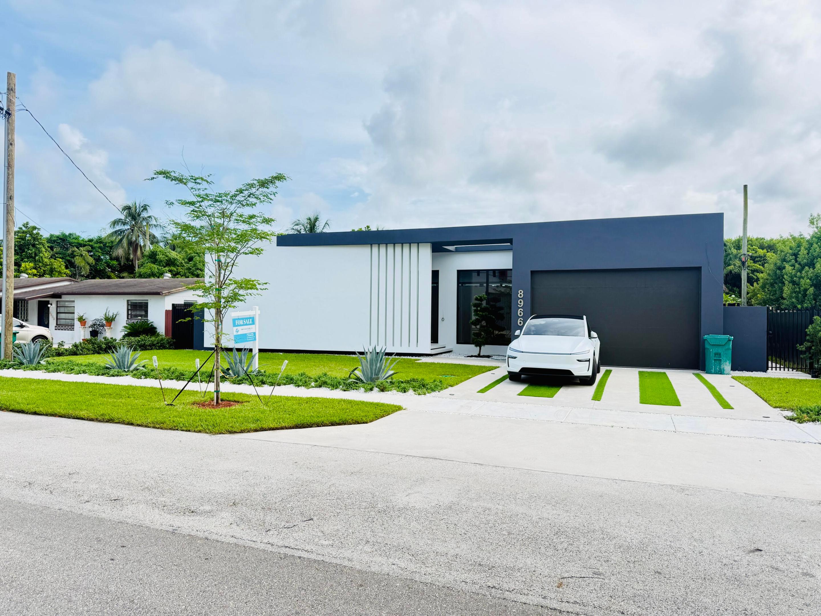 8966 SW 40th, Miami FL 33165