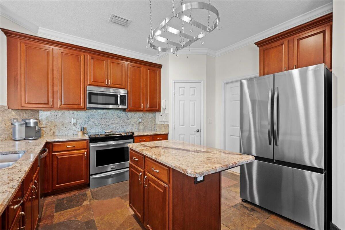 1575 Newhaven Point, West Palm Beach FL 33411