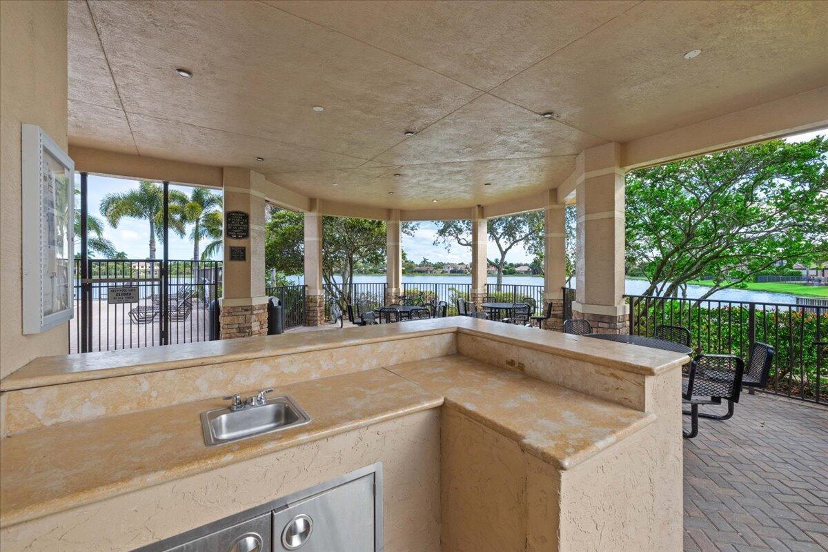 1575 Newhaven Point, West Palm Beach FL 33411