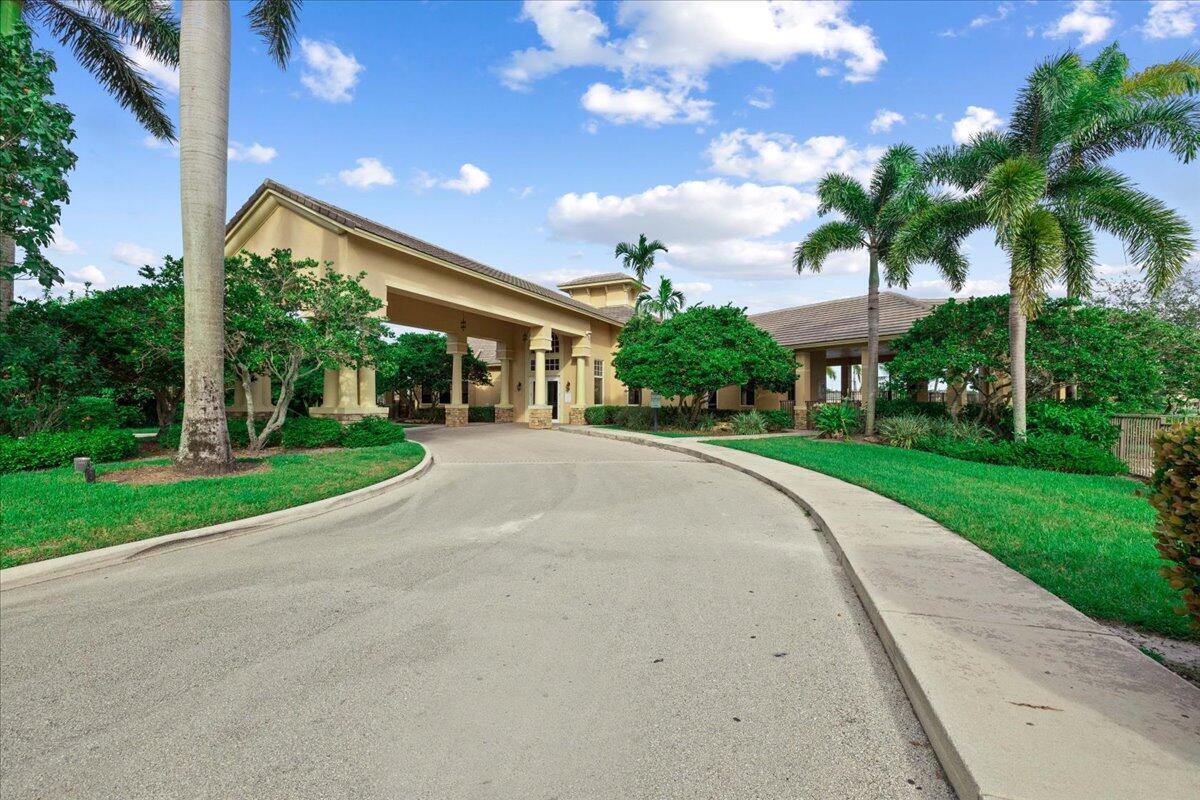 1575 Newhaven Point, West Palm Beach FL 33411