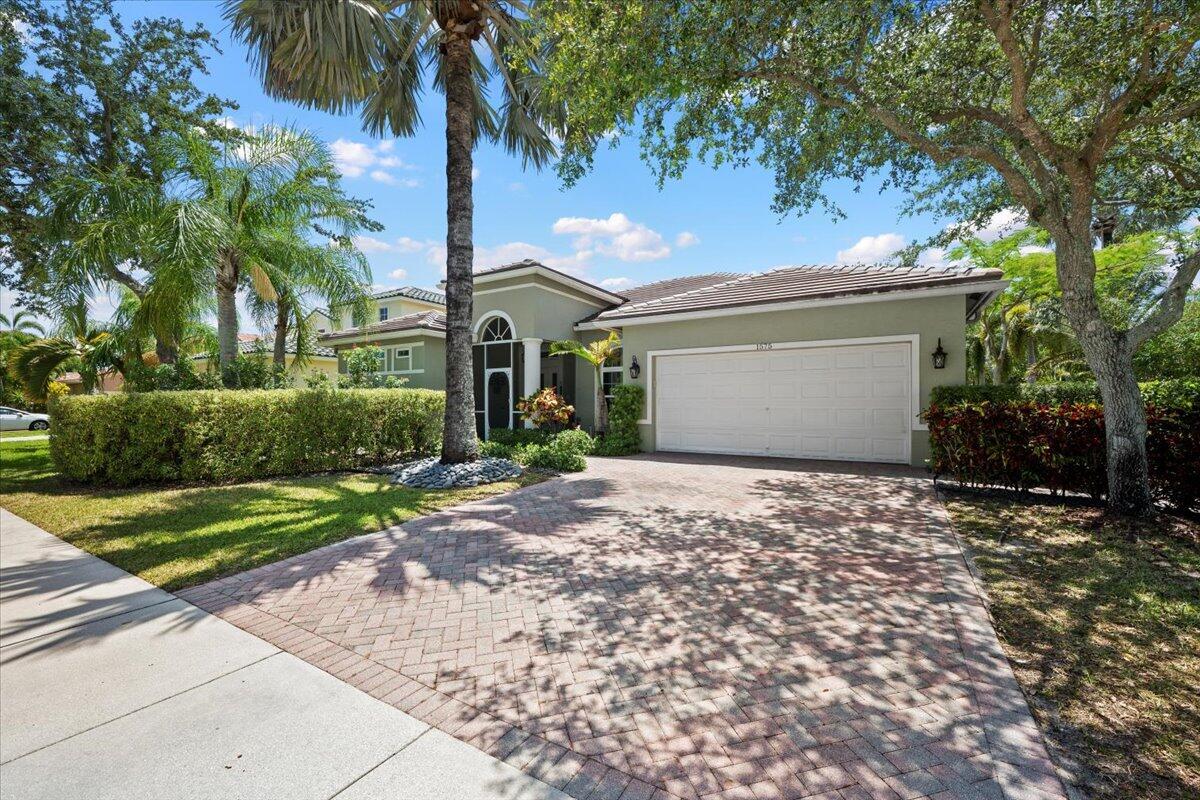 1575 Newhaven Point, West Palm Beach FL 33411