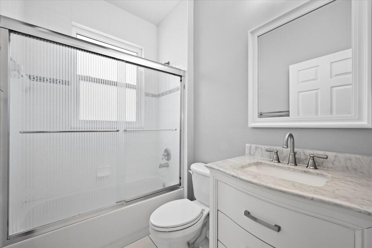 1575 Newhaven Point, West Palm Beach FL 33411