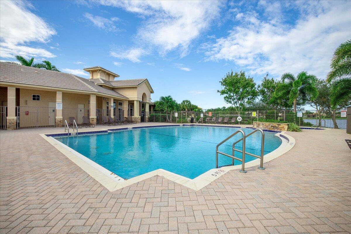 1575 Newhaven Point, West Palm Beach FL 33411