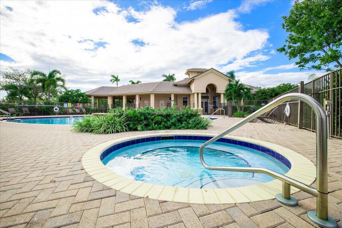 1575 Newhaven Point, West Palm Beach FL 33411