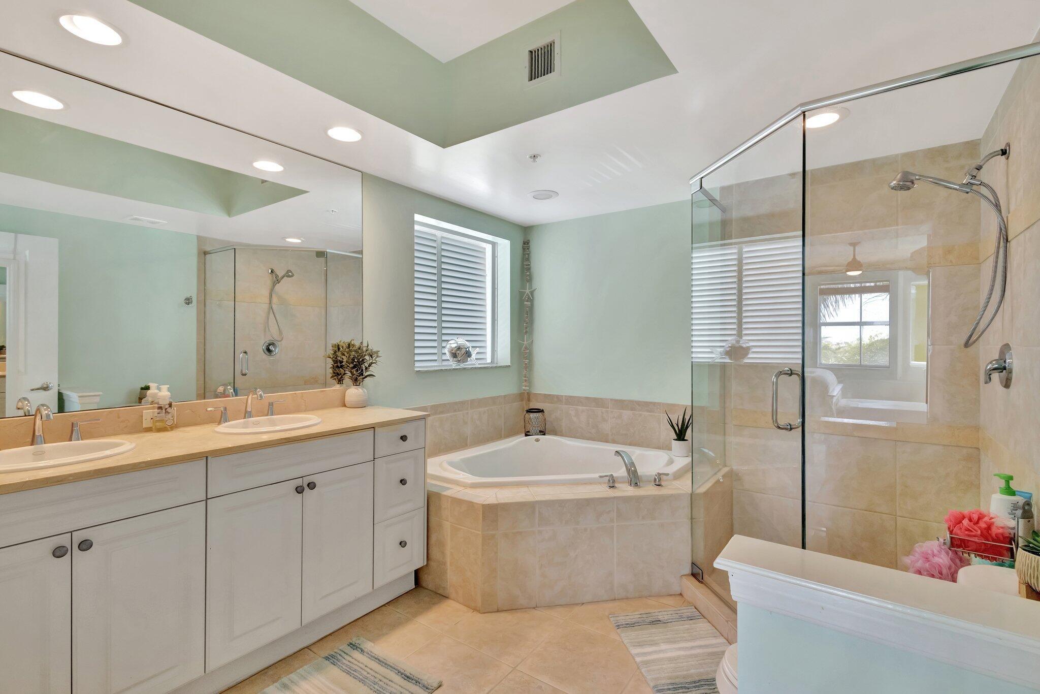 975 NW Flagler #407, Stuart FL 34994