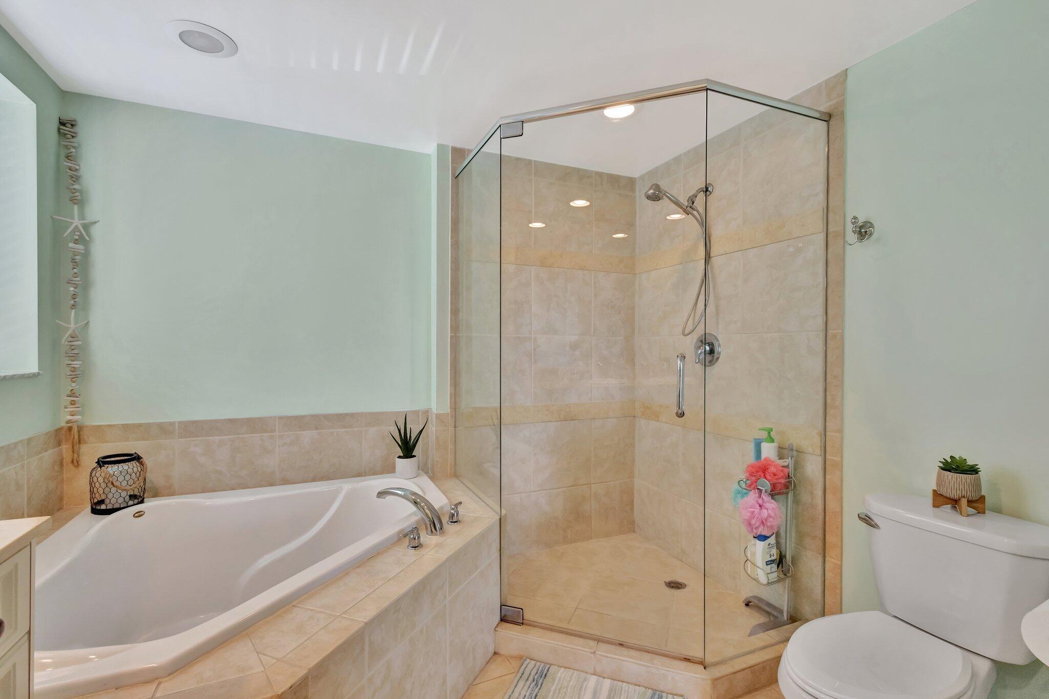 975 NW Flagler #407, Stuart FL 34994